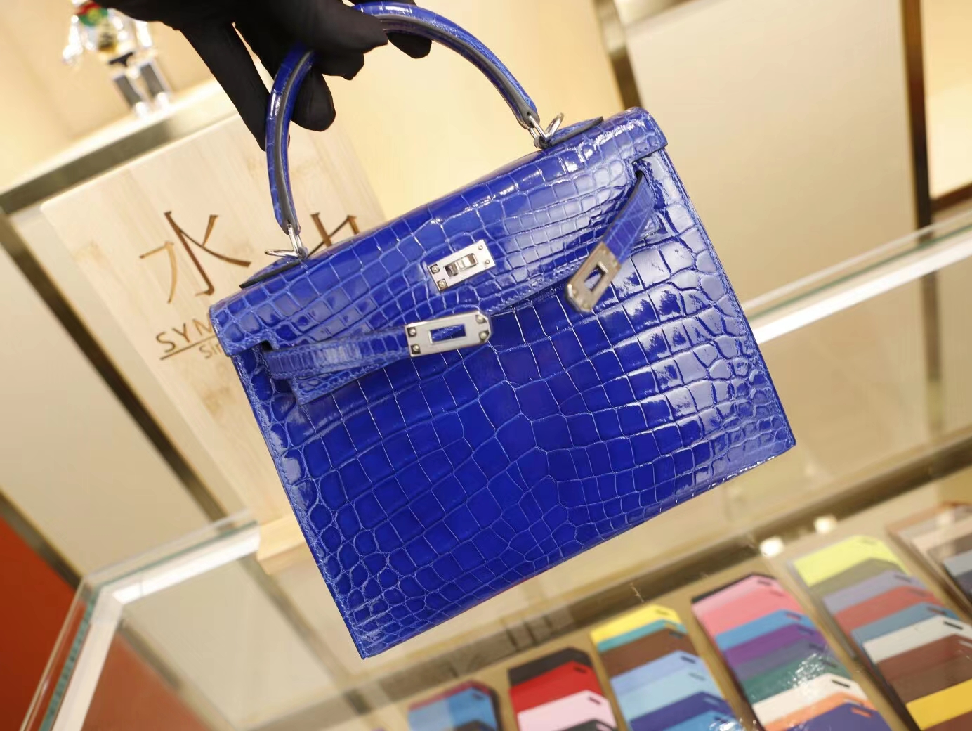 爱马仕Hermes Kelly 25CM I7琉璃蓝亮面两点鳄鱼皮凯莉包 银扣