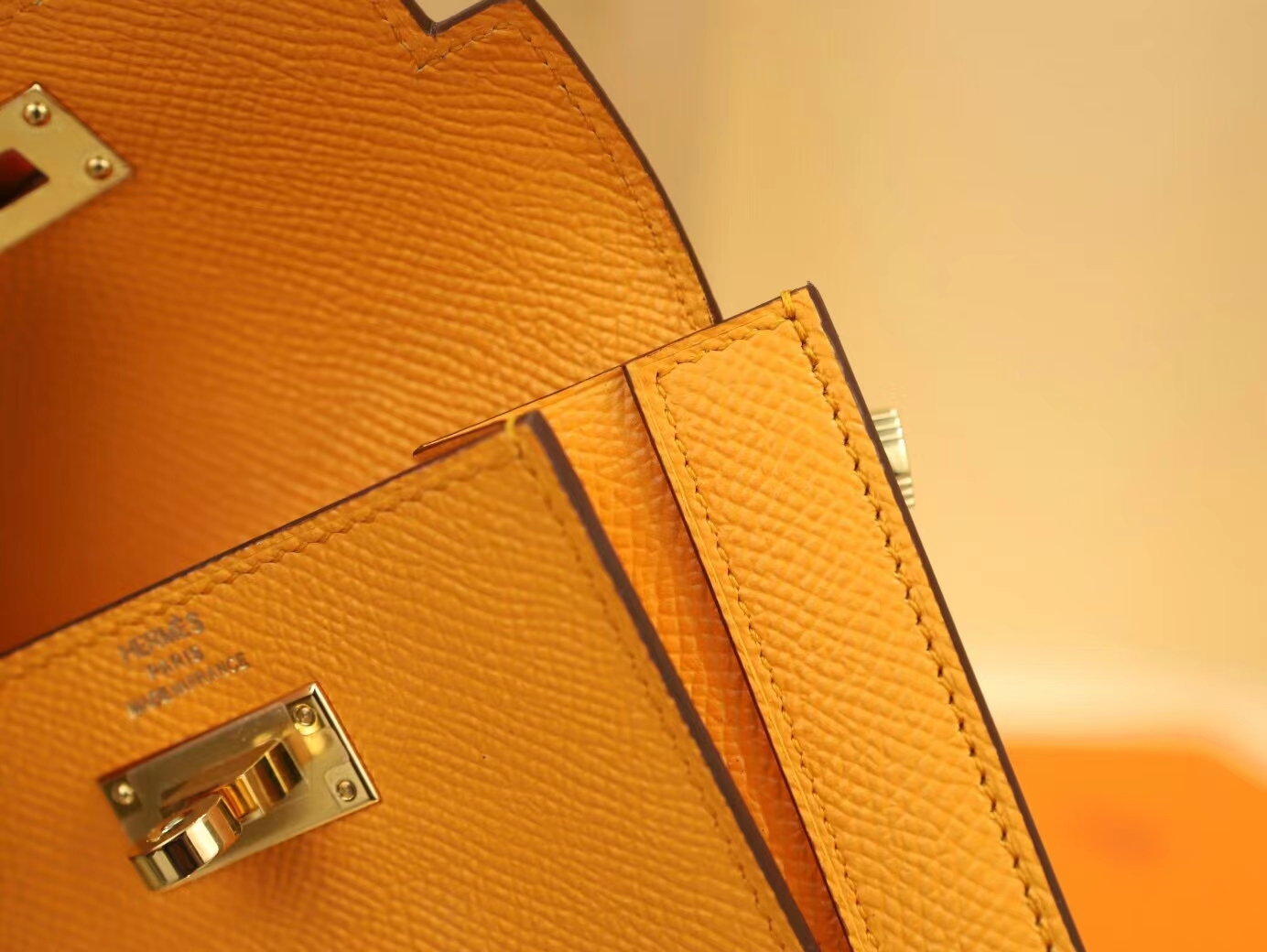 爱马仕包包货源 Hermes Kelly Pocket 9V太阳黄Epsom皮零钱包卡包 金扣