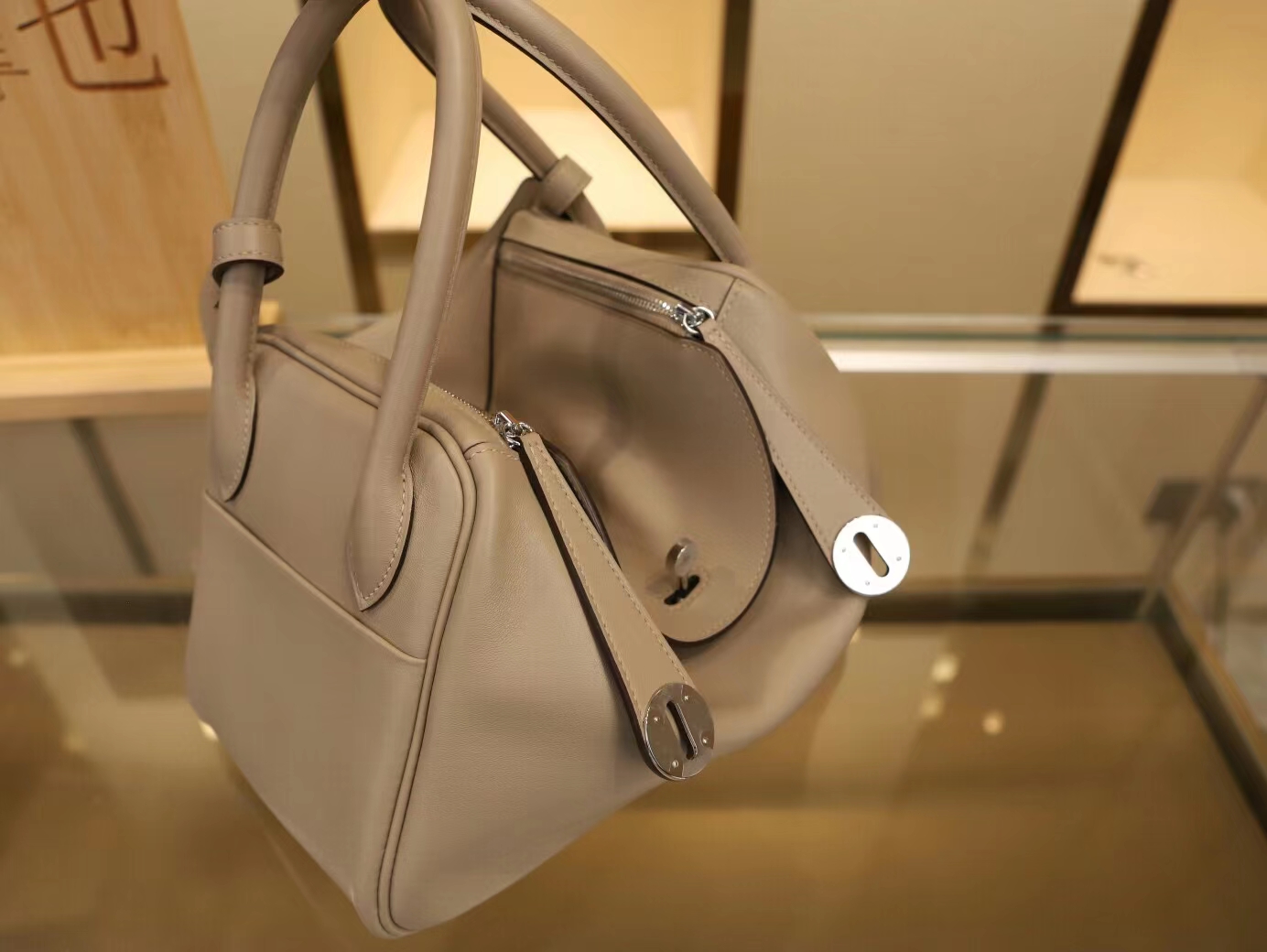 Hermes Lindy26CM 爱马仕Swift牛皮斑鸠灰琳迪包 银扣