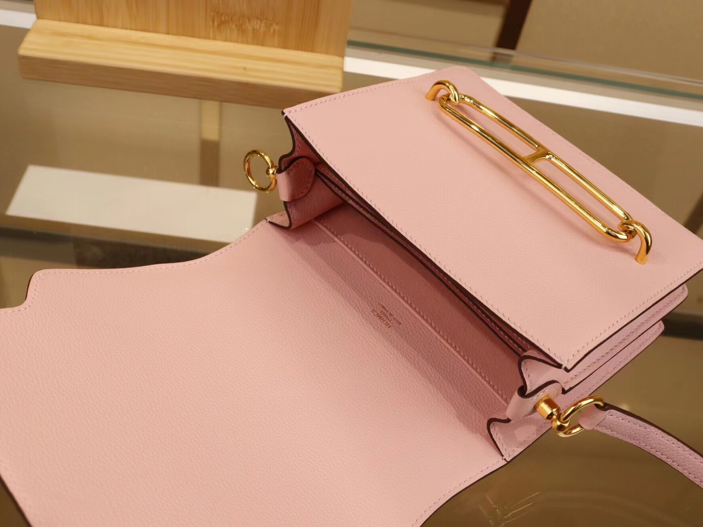 Hermes Roulis18CM 爱马仕3Q水粉色Evercolor皮猪鼻子包斜挎包 金扣