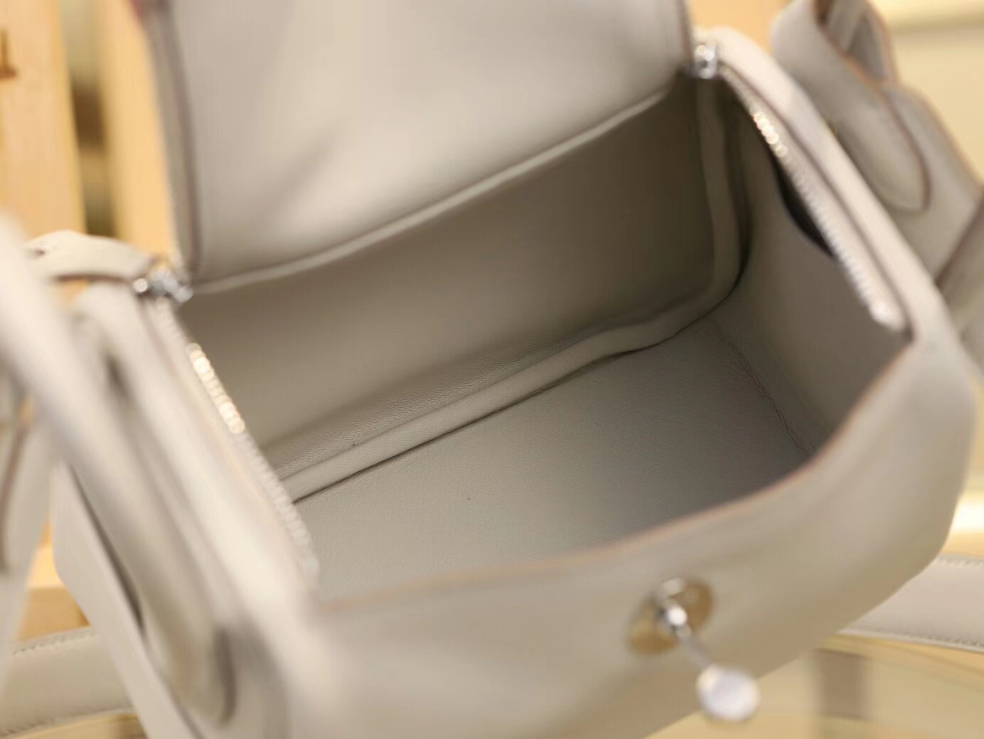 爱马仕女包 Hermes Mini Lindy19CM 80珍珠灰Swift牛皮琳迪包 银扣