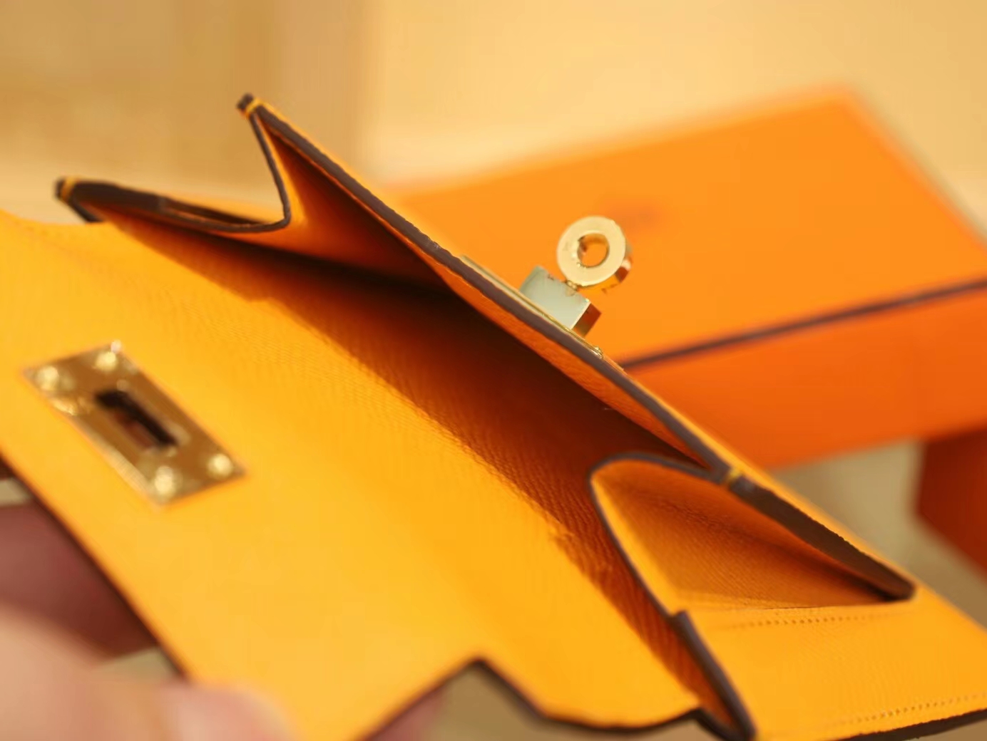 爱马仕包包货源 Hermes Kelly Pocket 9V太阳黄Epsom皮零钱包卡包 金扣