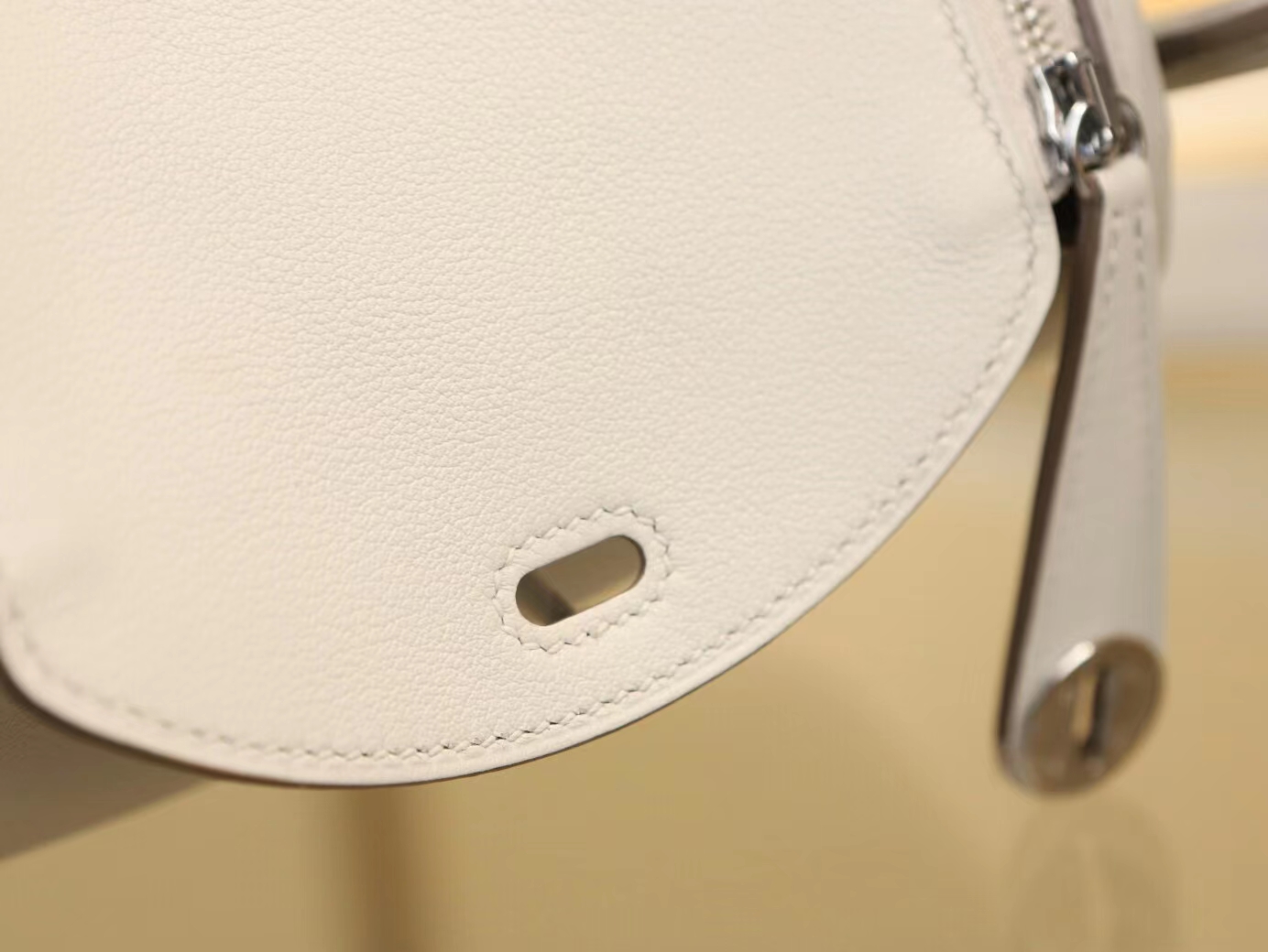 爱马仕女包 Hermes Mini Lindy19CM 80珍珠灰Swift牛皮琳迪包 银扣