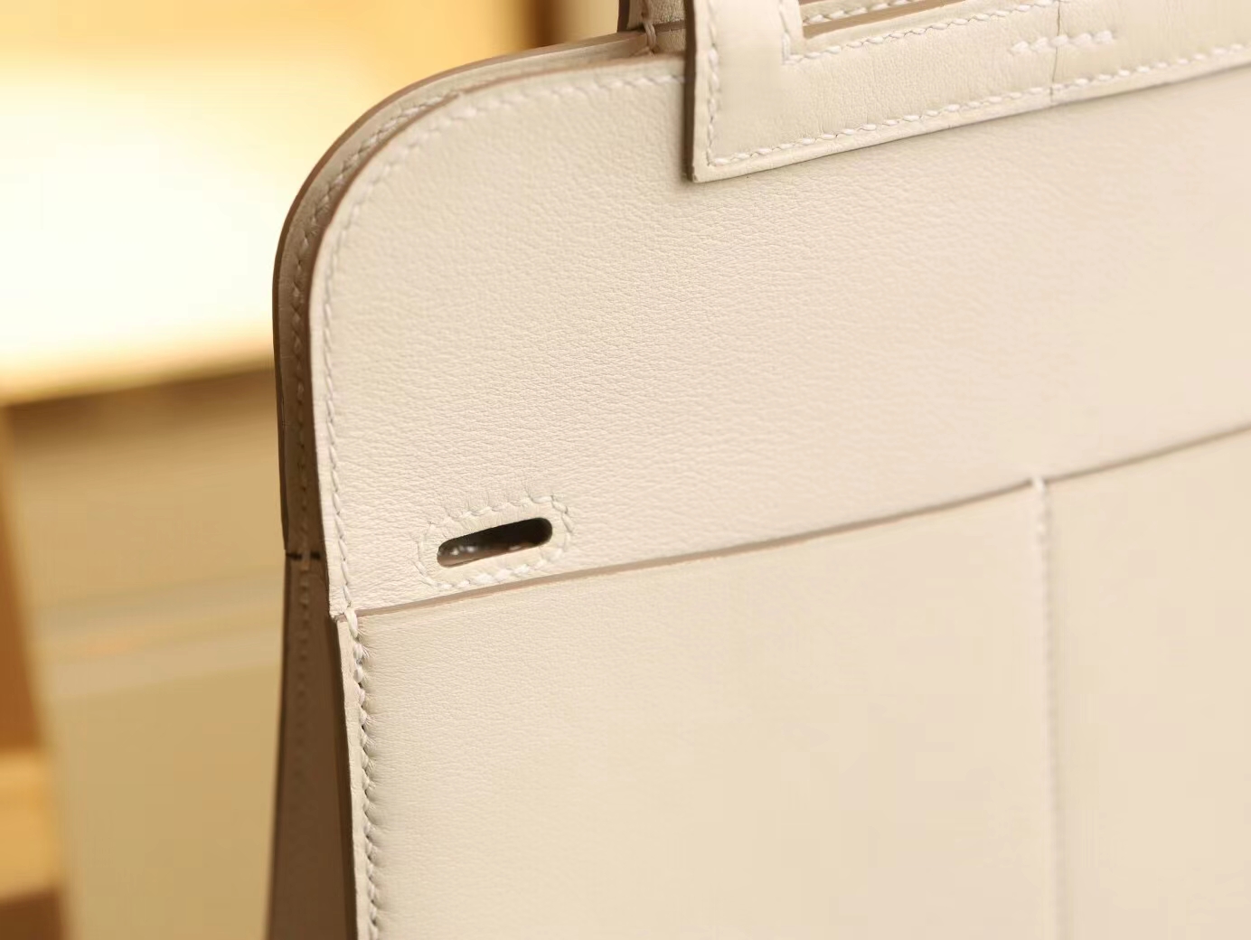 水也名品 Hermes Halzan22CM 奶昔白Swift牛皮手提单肩斜挎女包 银扣