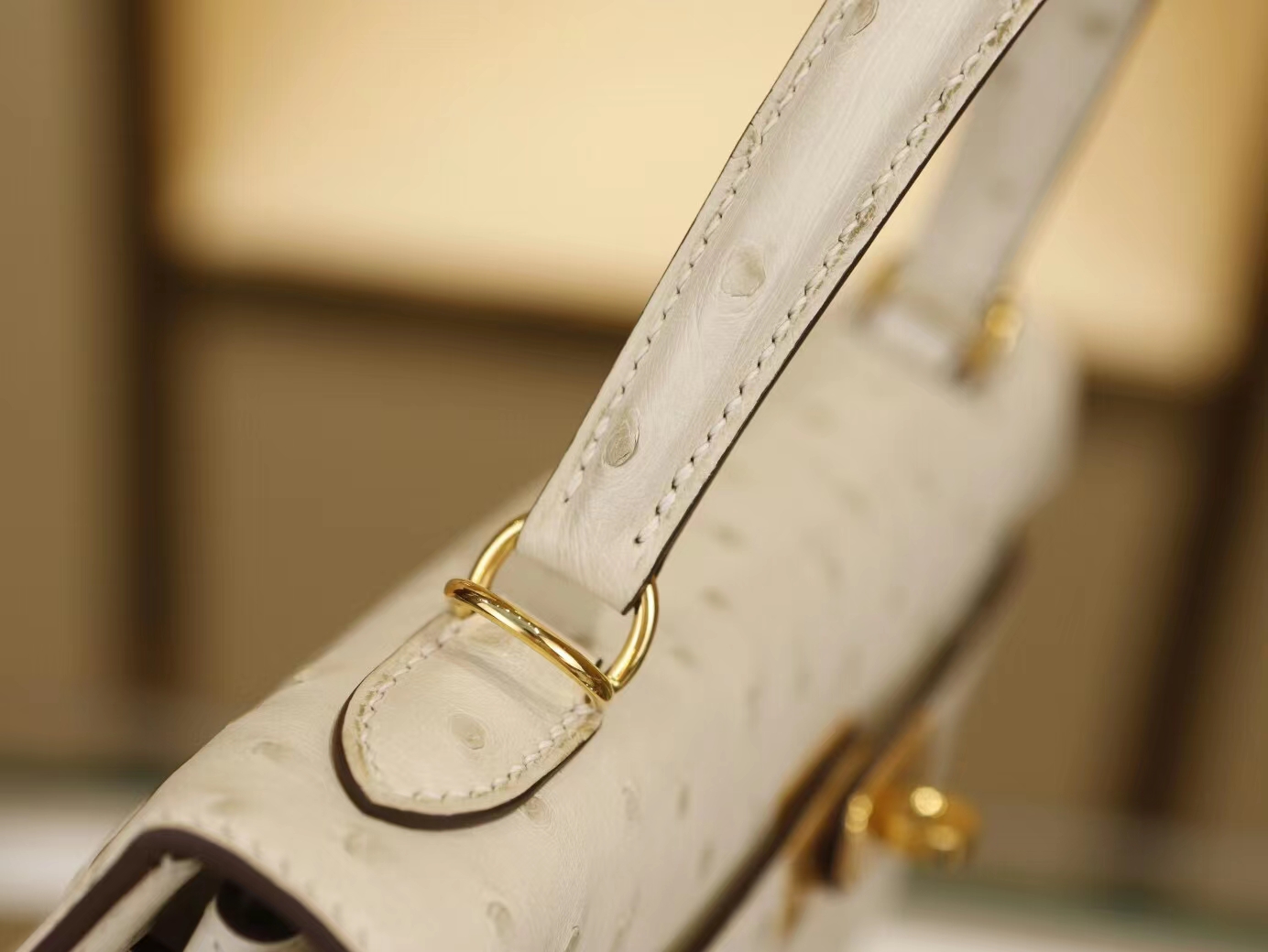 爱马仕凯莉包价格 Hermes Kelly25CM 3C羊毛白鸵鸟皮 金扣