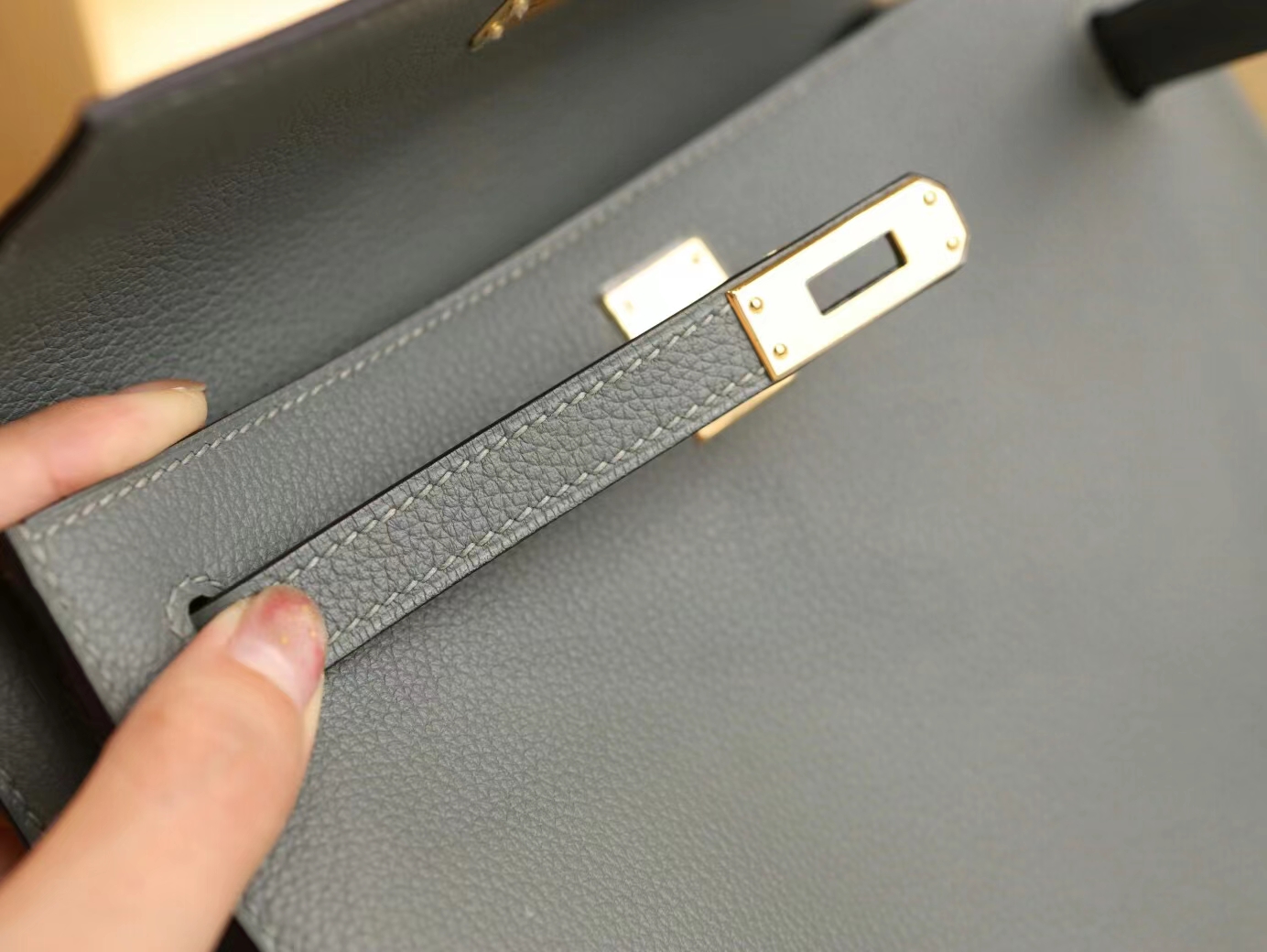 Hermes Kelly Danse22CM 爱马仕63杏绿色Vert Amande跳舞包 金扣