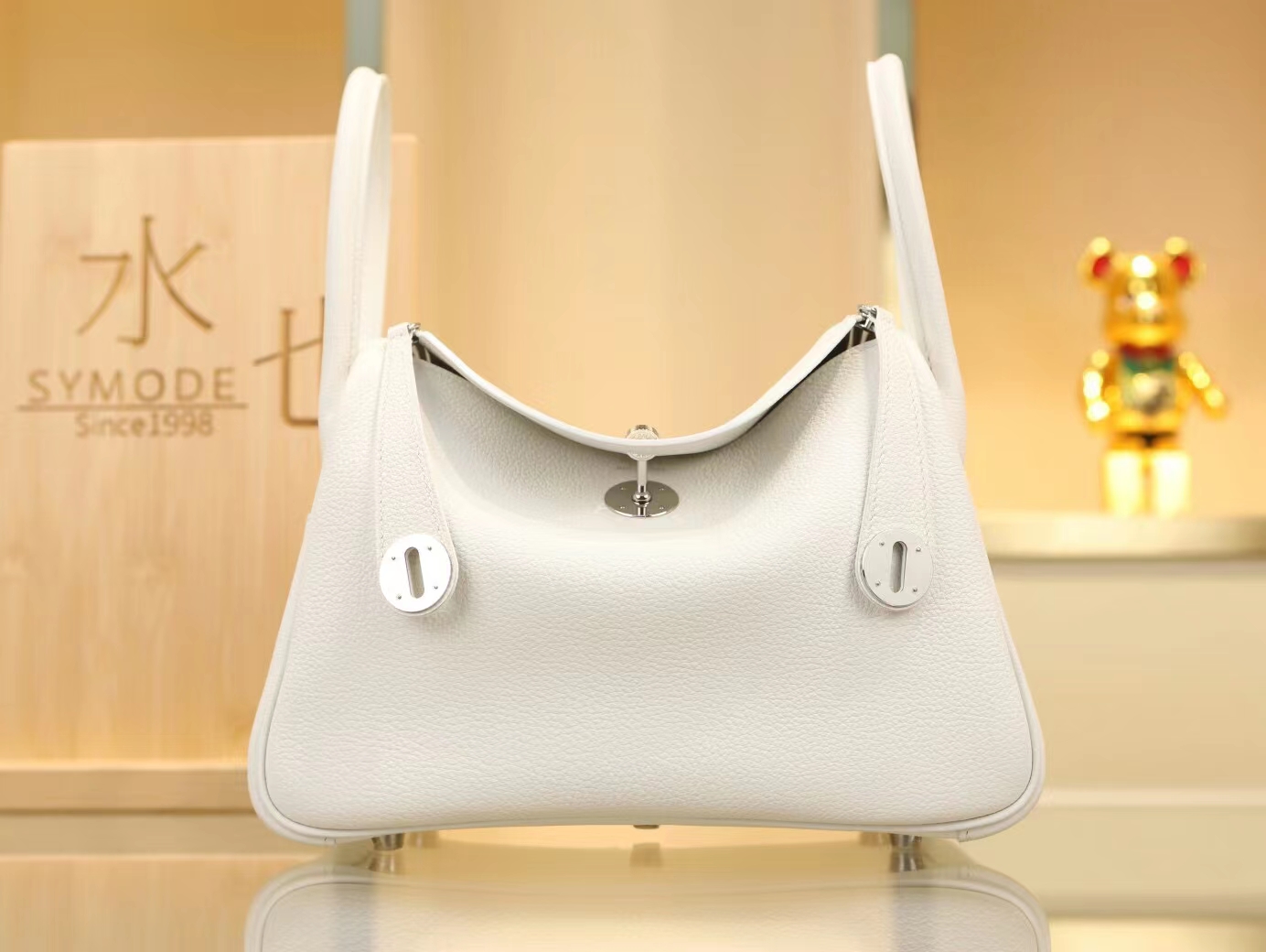 爱马仕包包价格 Hermes Lindy26CM 01纯白色TC牛皮琳迪包 银扣