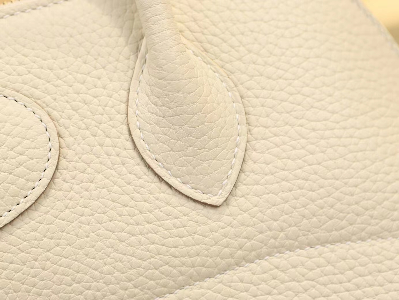 爱马仕女包批发 Hermes bolide 31CM TC牛皮奶昔白CC10保龄包 金扣
