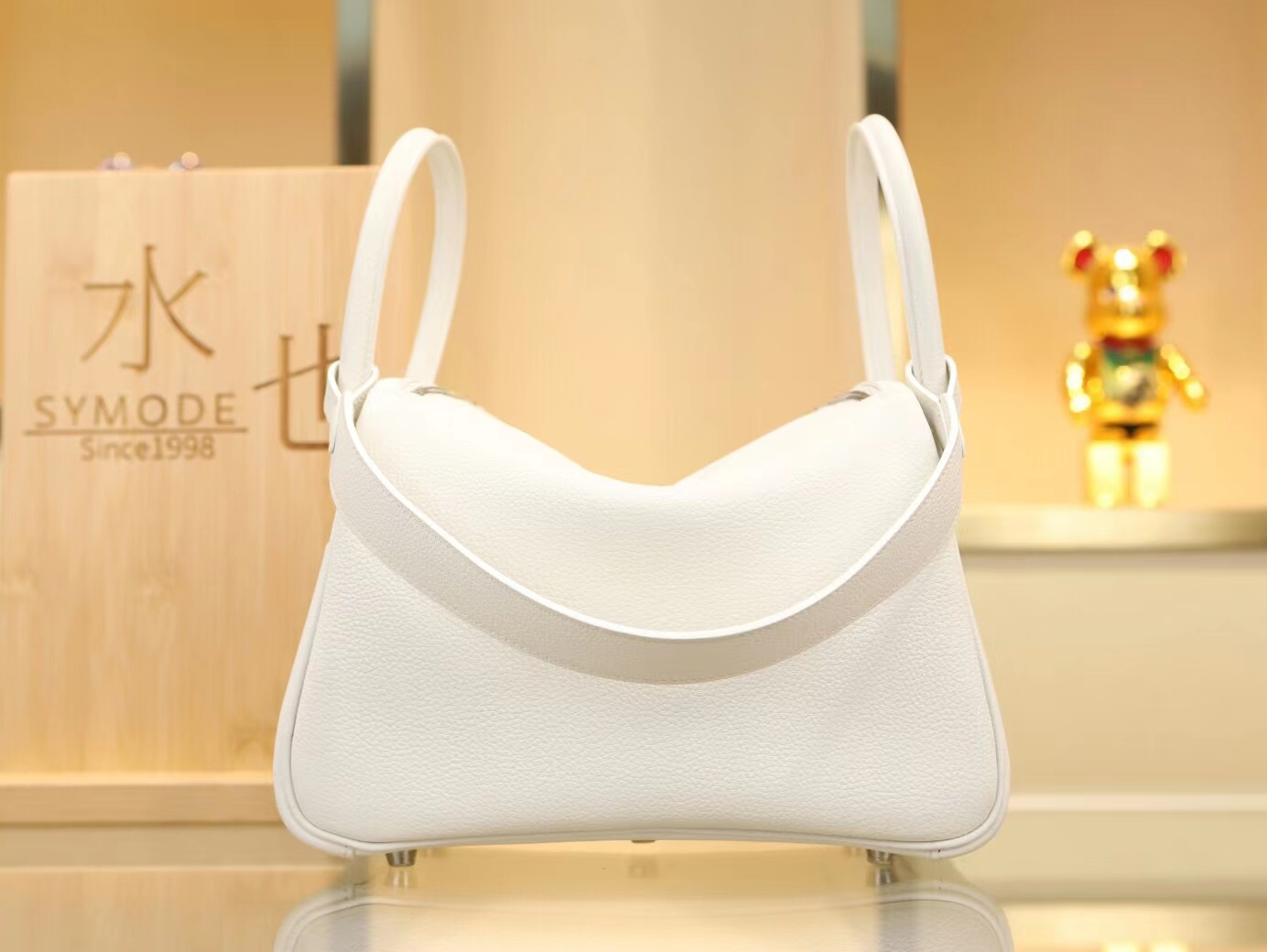 爱马仕包包价格 Hermes Lindy26CM 01纯白色TC牛皮琳迪包 银扣