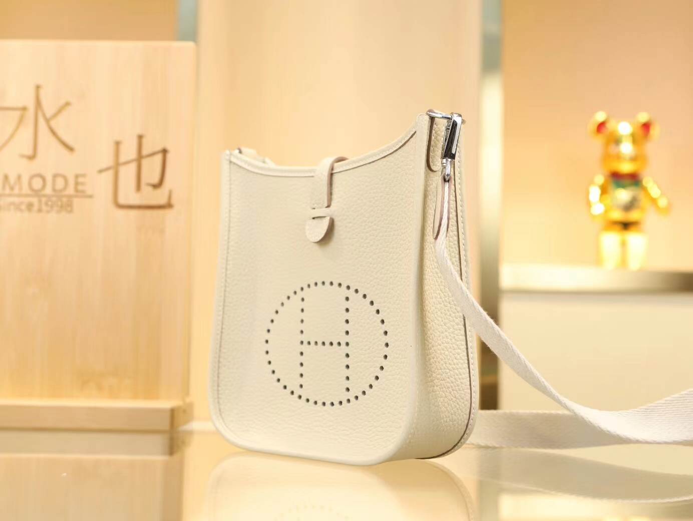 Hermes包包定制 爱马仕CC10奶昔白TC牛皮伊芙琳包Evelyne Mini16CM
