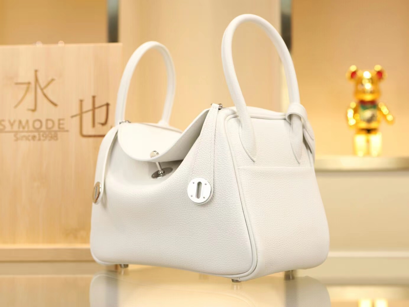 爱马仕包包价格 Hermes Lindy26CM 01纯白色TC牛皮琳迪包 银扣