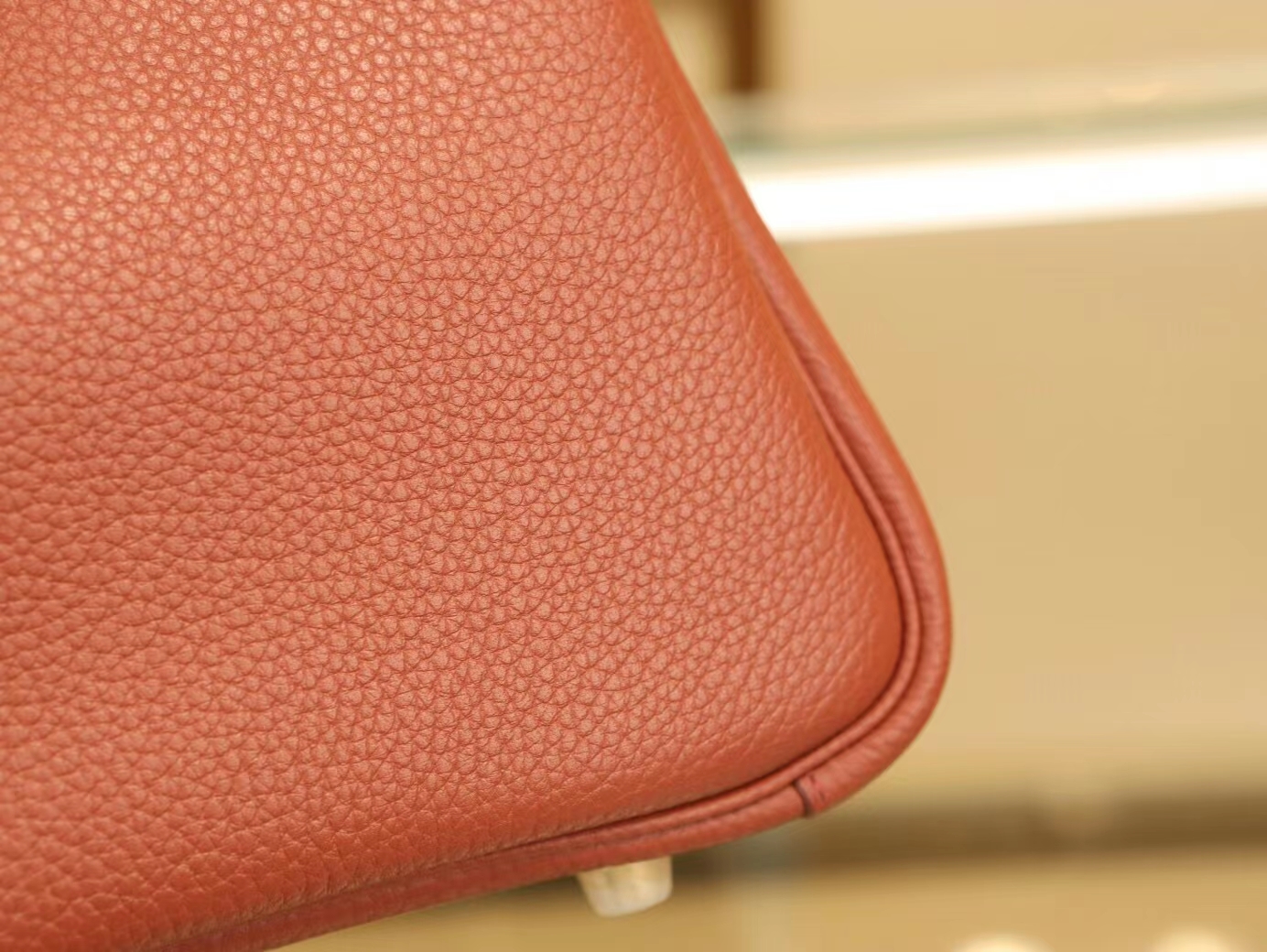 爱马仕琳迪包价格 Hermes Lindy30CM 6c古铜金TC牛皮单肩包 金扣