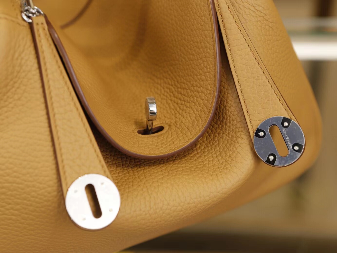 爱马仕琳迪包价格 Hermes Lindy26CM 4B饼干色TC牛皮 银扣