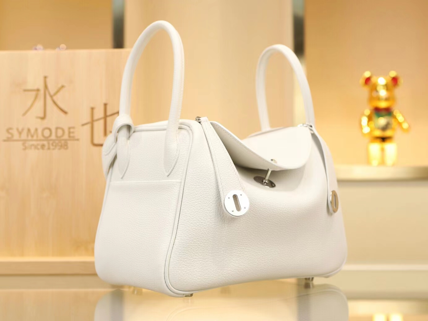 爱马仕包包价格 Hermes Lindy26CM 01纯白色TC牛皮琳迪包 银扣