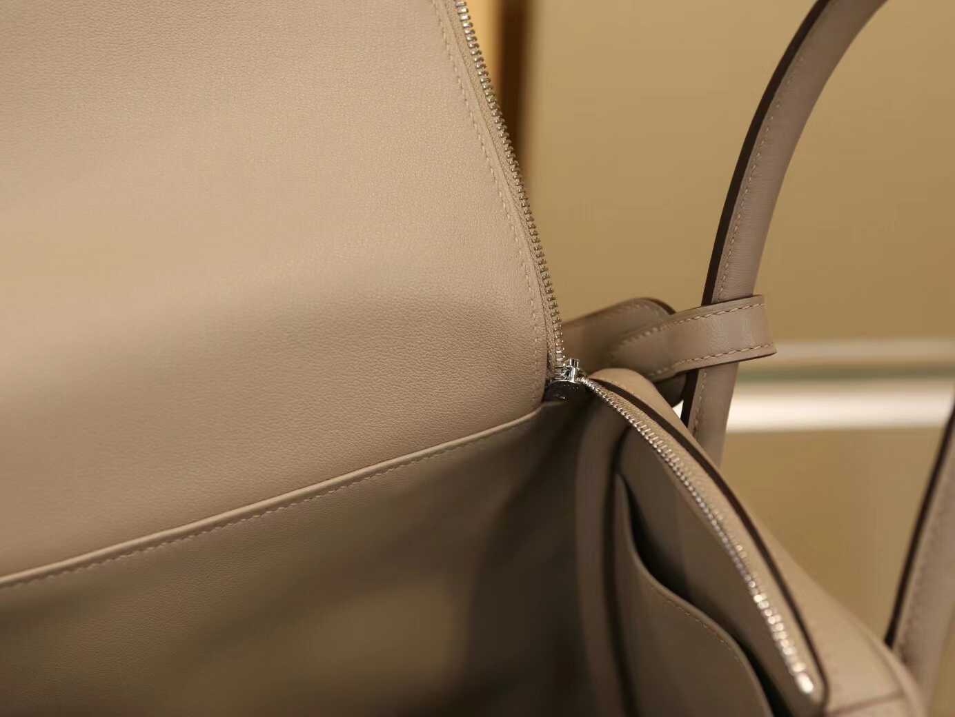 Hermes Lindy26CM 爱马仕Swift牛皮斑鸠灰琳迪包 银扣