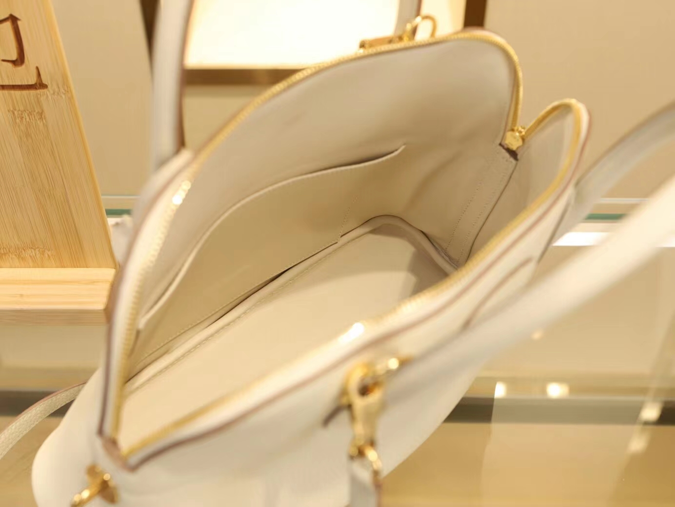 爱马仕女包批发 Hermes bolide 31CM TC牛皮奶昔白CC10保龄包 金扣
