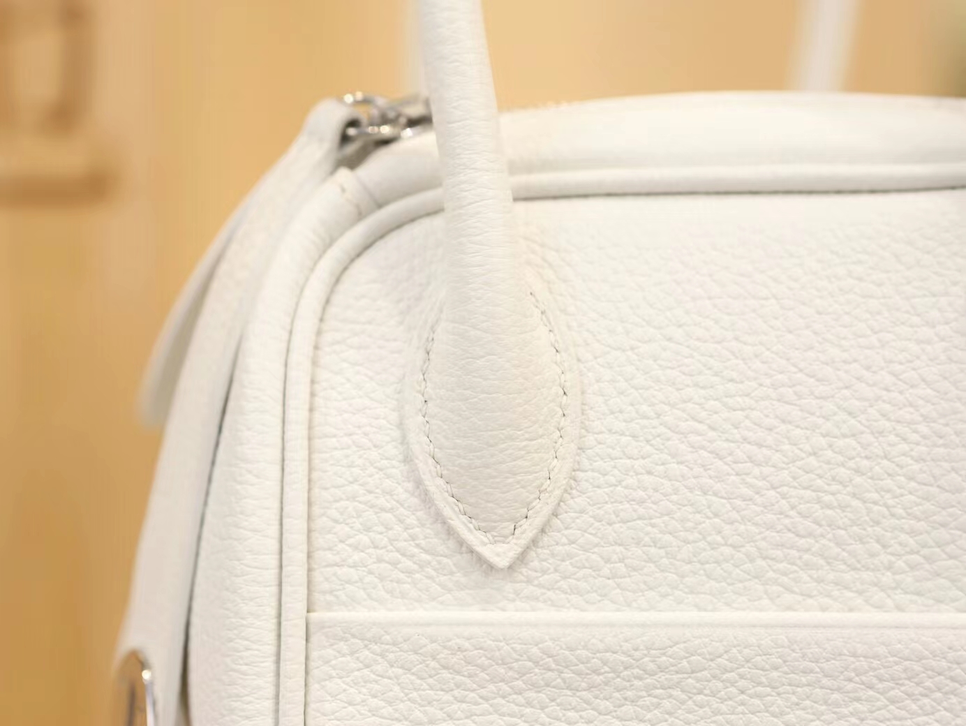 爱马仕包包价格 Hermes Lindy26CM 01纯白色TC牛皮琳迪包 银扣