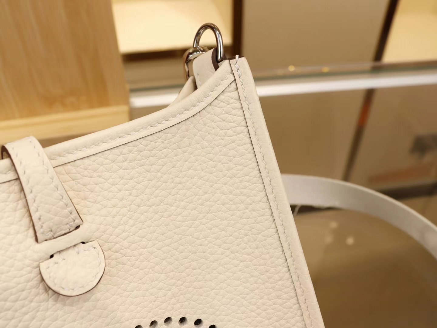 爱马仕包包货源 Hermes Mini Evelyne 16CM I2奶油白TC皮迷你伊芙琳包