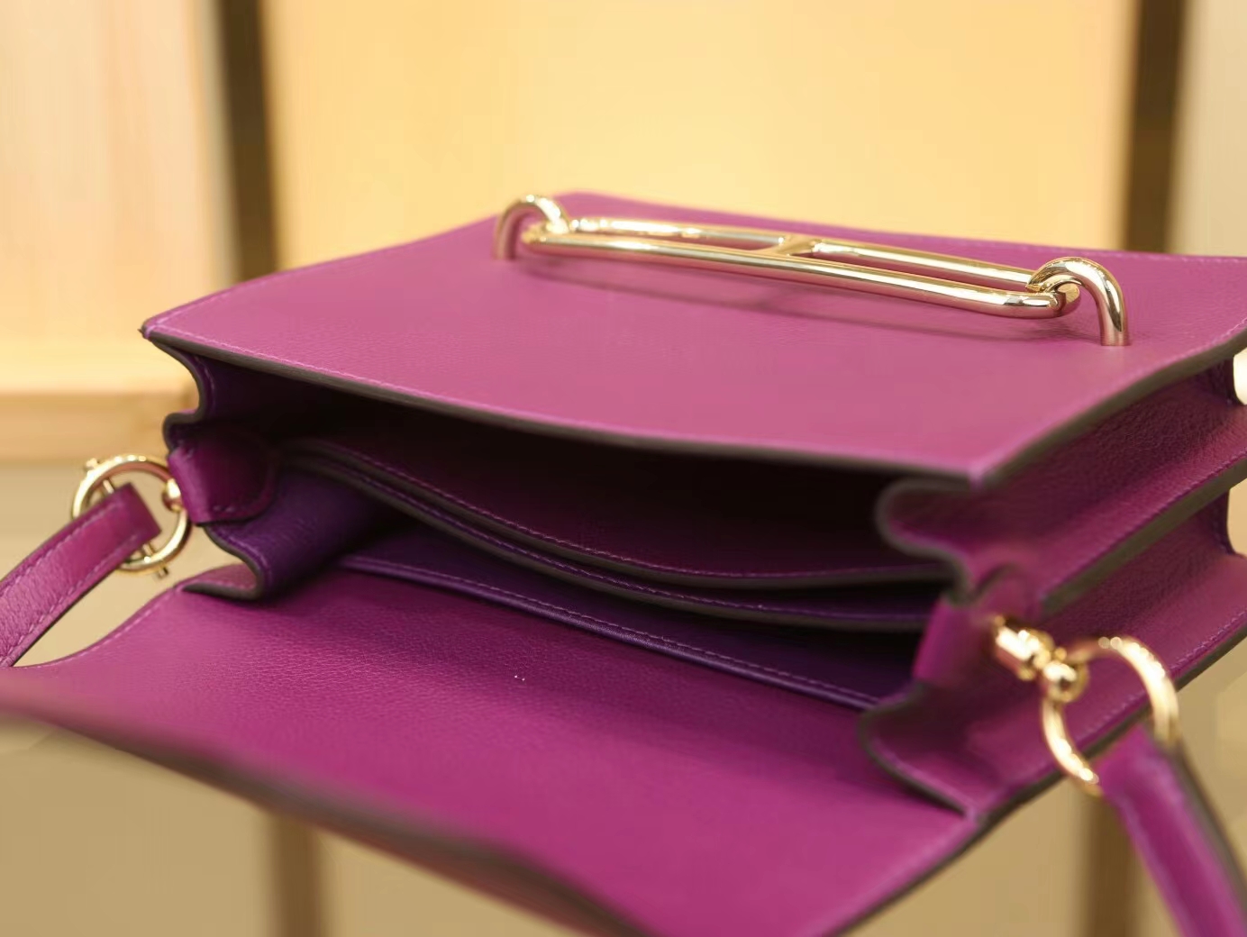 爱马仕女包定制 Hermes Roulis18CM P9海葵紫Evercolor皮猪鼻子包 金扣