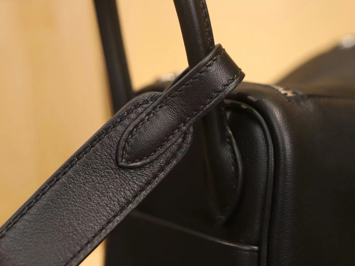 Hermes包包官网 爱马仕89黑色Swift牛皮迷你琳迪包Mini Lindy19CM 银扣