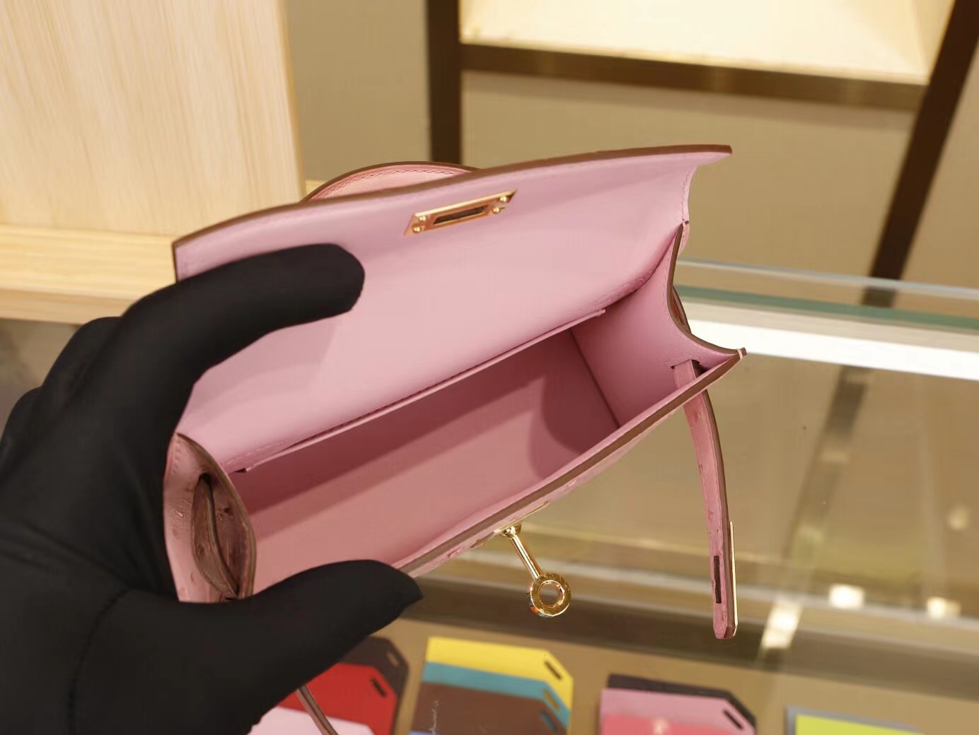 爱马仕Hermes Mini Kelly 2代 CC94陶瓷粉鸵鸟皮二代迷你凯莉包 金扣