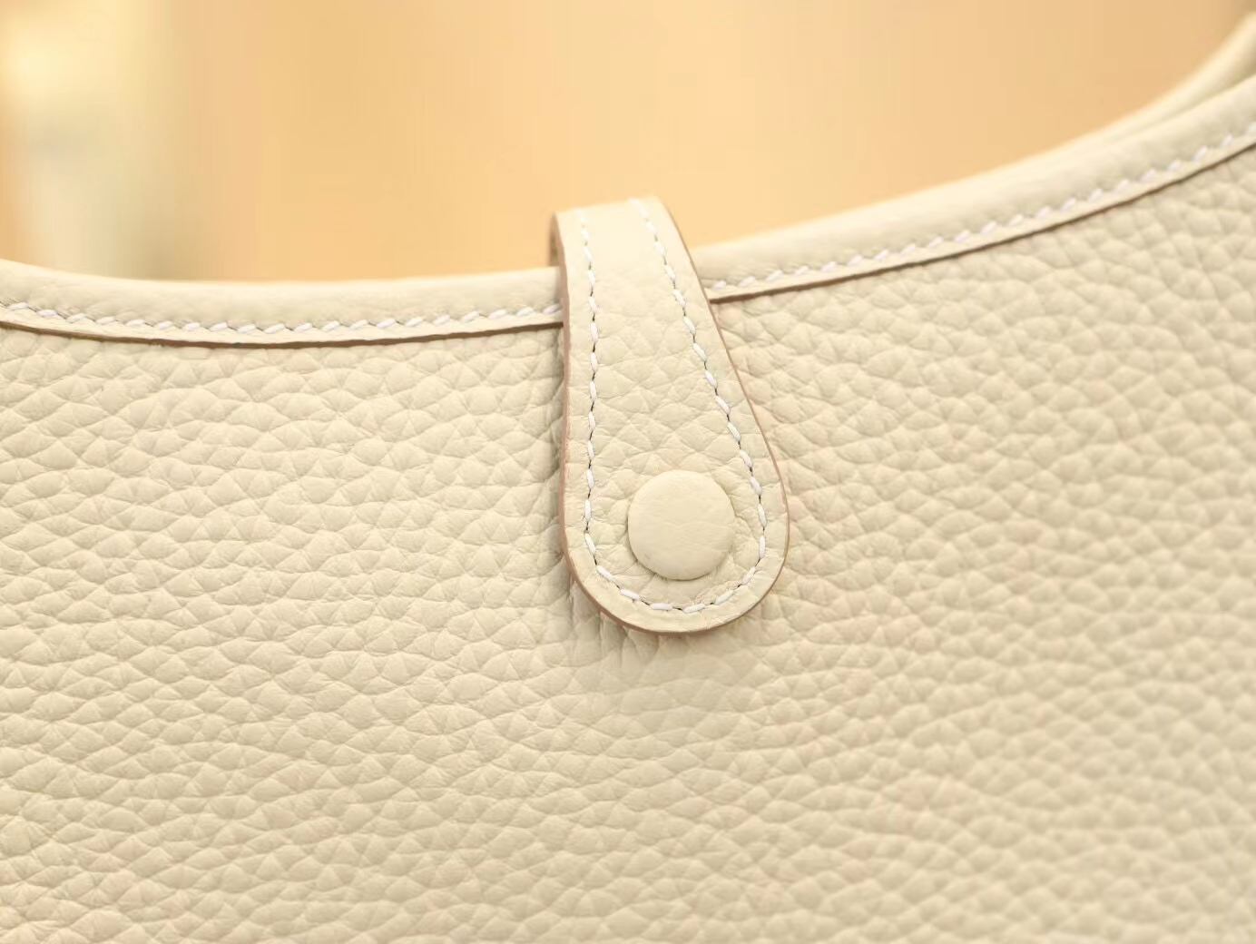 Hermes包包定制 爱马仕CC10奶昔白TC牛皮伊芙琳包Evelyne Mini16CM