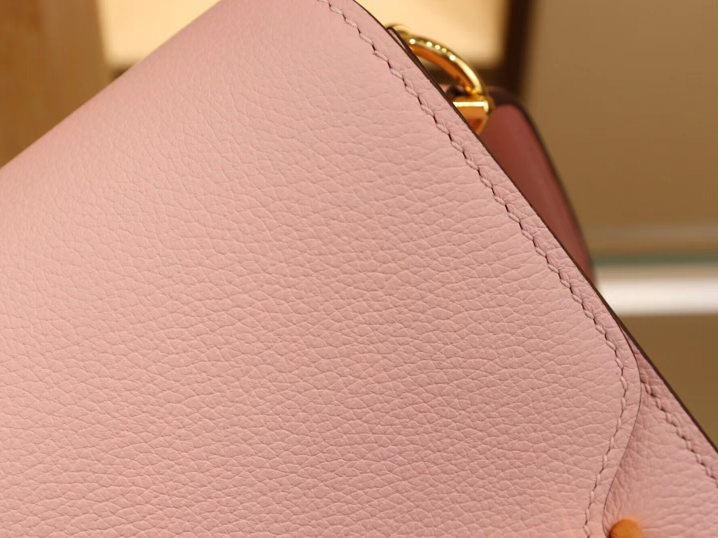 Hermes Roulis18CM 爱马仕3Q水粉色Evercolor皮猪鼻子包斜挎包 金扣