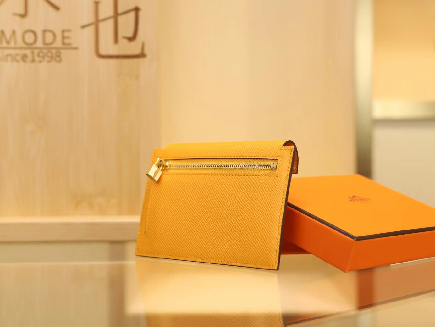 爱马仕包包货源 Hermes Kelly Pocket 9V太阳黄Epsom皮零钱包卡包 金扣