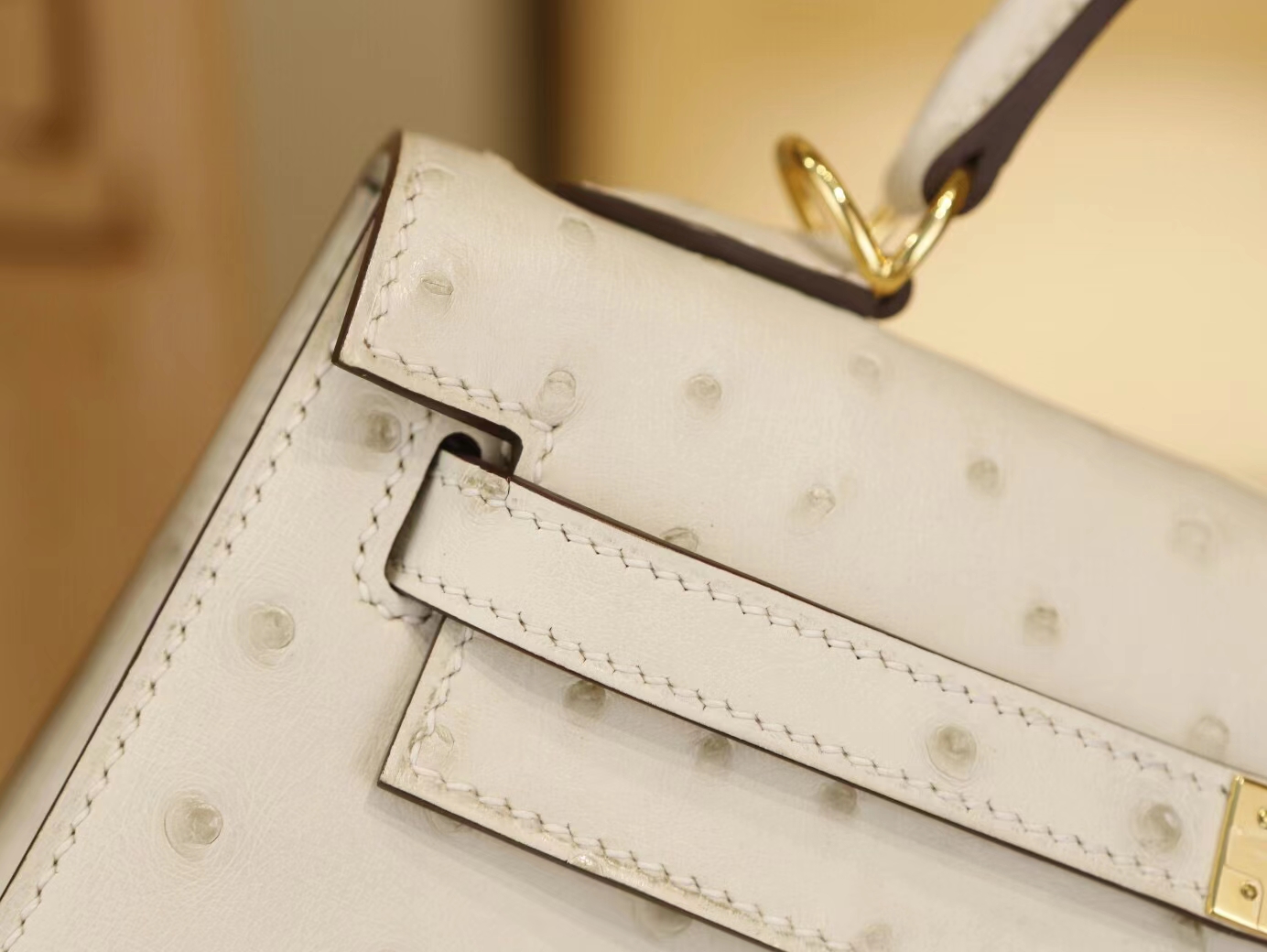 爱马仕凯莉包价格 Hermes Kelly25CM 3C羊毛白鸵鸟皮 金扣