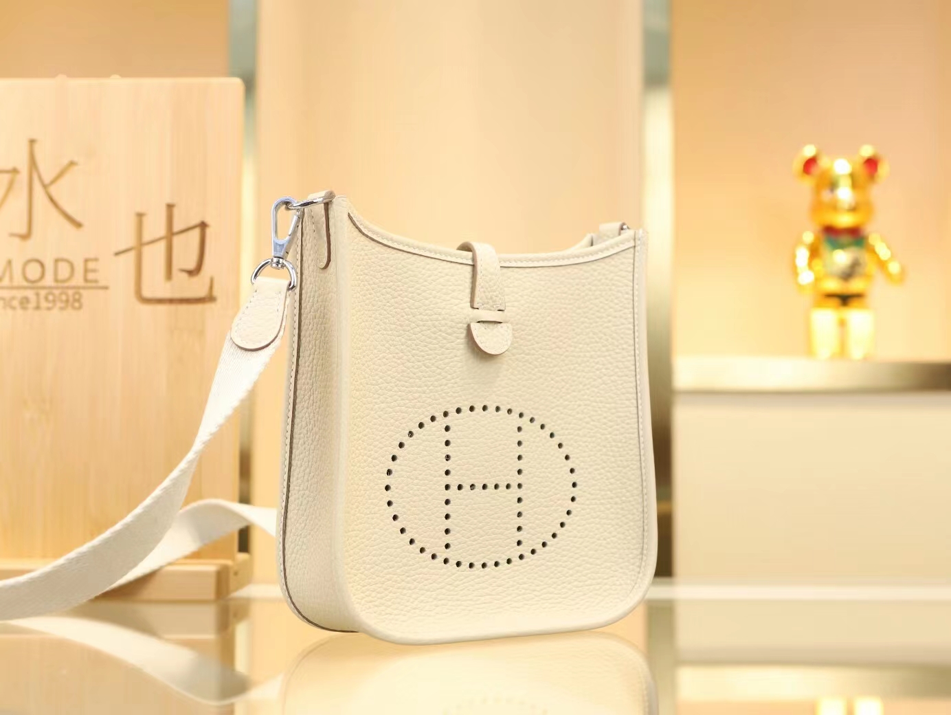 Hermes包包定制 爱马仕CC10奶昔白TC牛皮伊芙琳包Evelyne Mini16CM