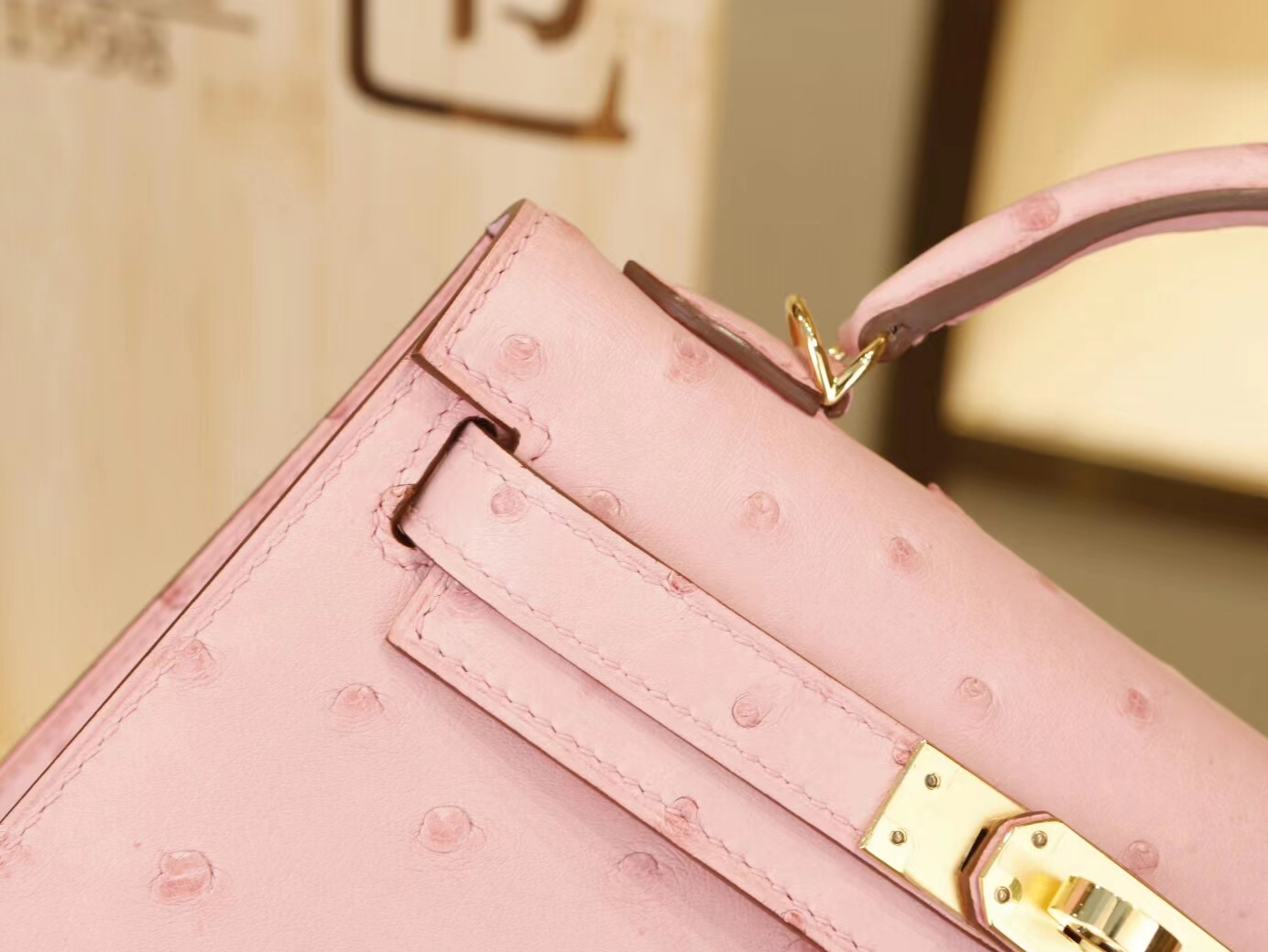 爱马仕Hermes Mini Kelly 2代 CC94陶瓷粉鸵鸟皮二代迷你凯莉包 金扣