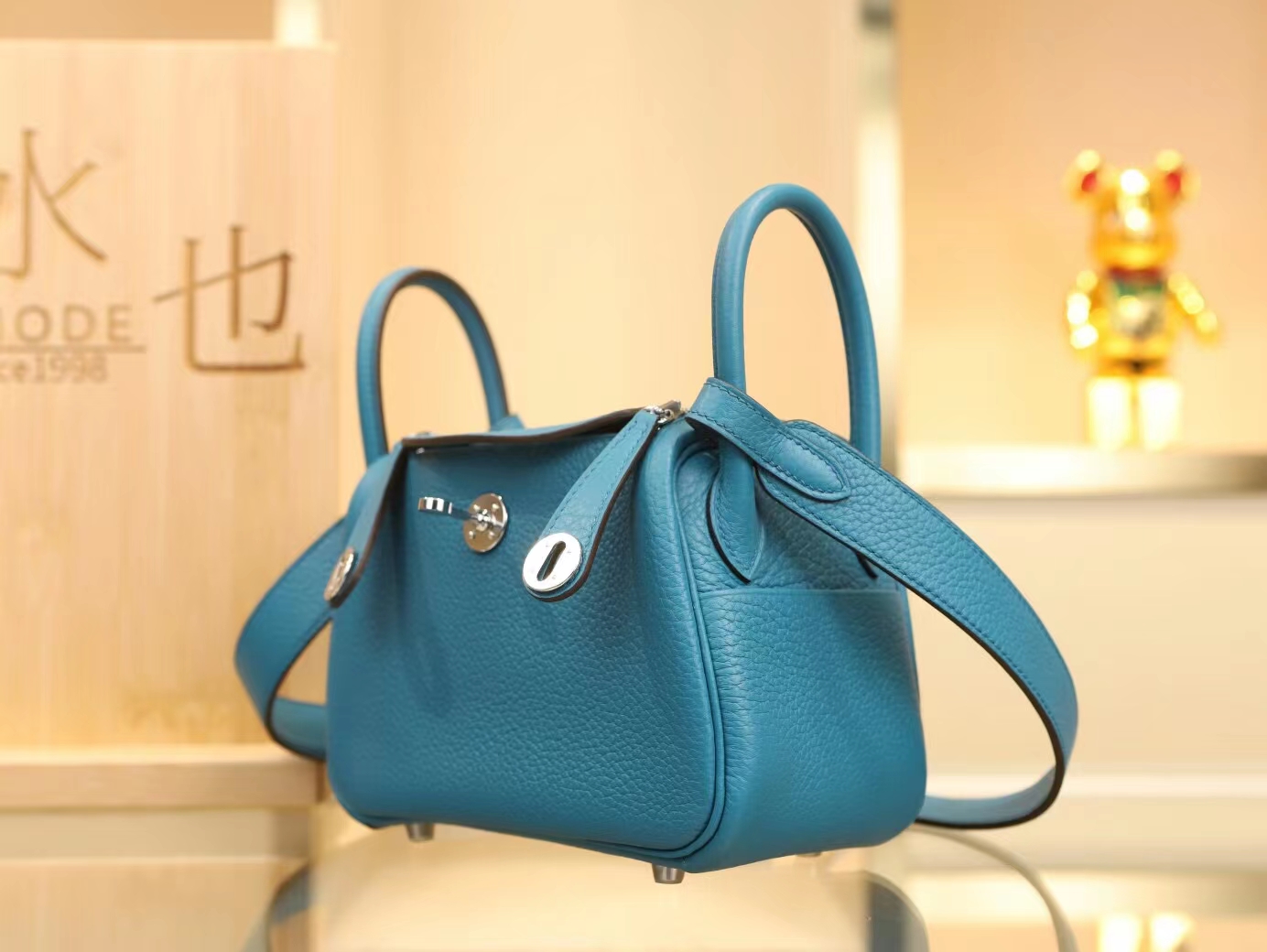 爱马仕女包 Hermes Mini Lindy19CM 7W伊兹密尔蓝TC牛皮 银扣