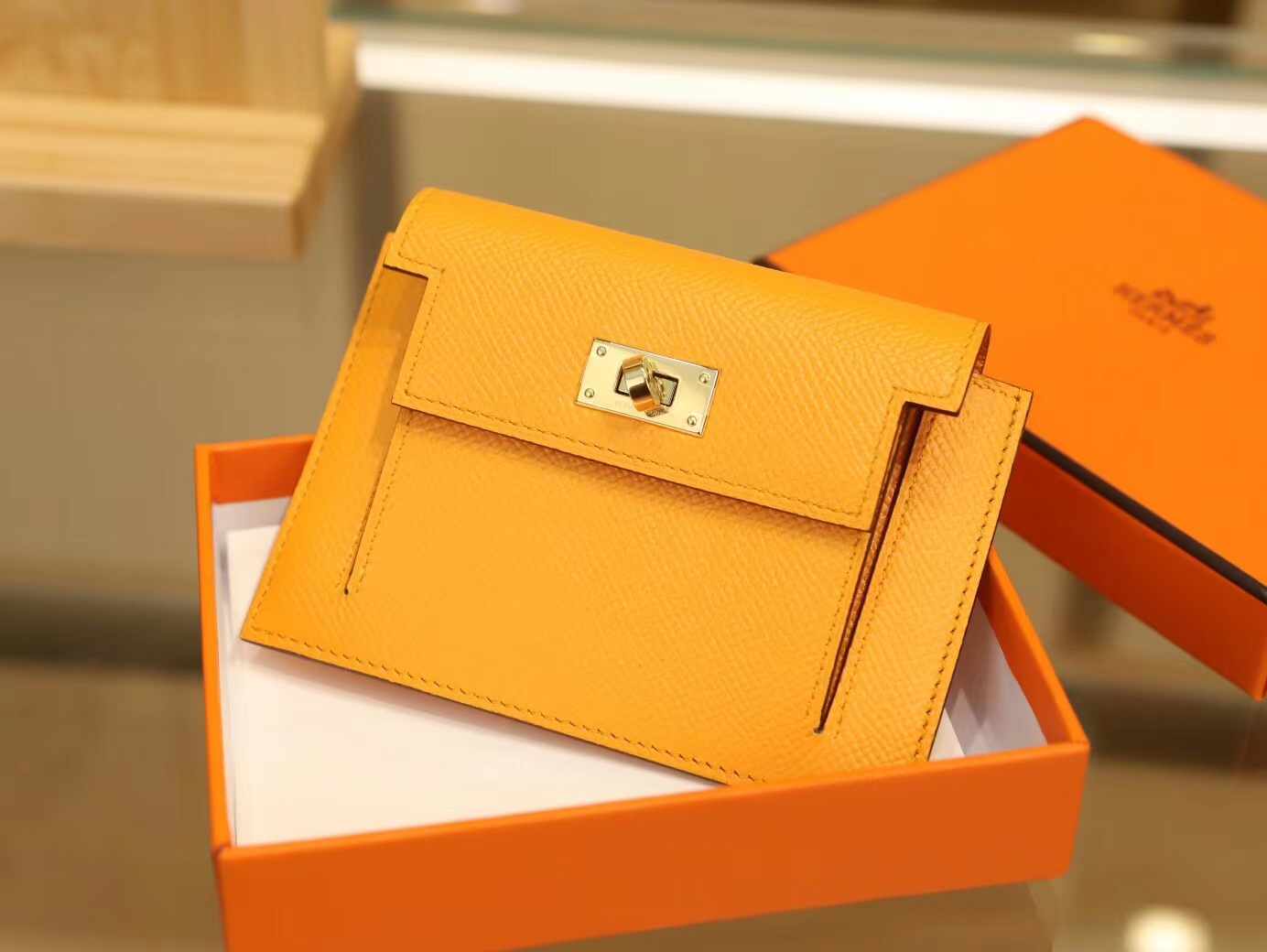 爱马仕包包货源 Hermes Kelly Pocket 9V太阳黄Epsom皮零钱包卡包 金扣