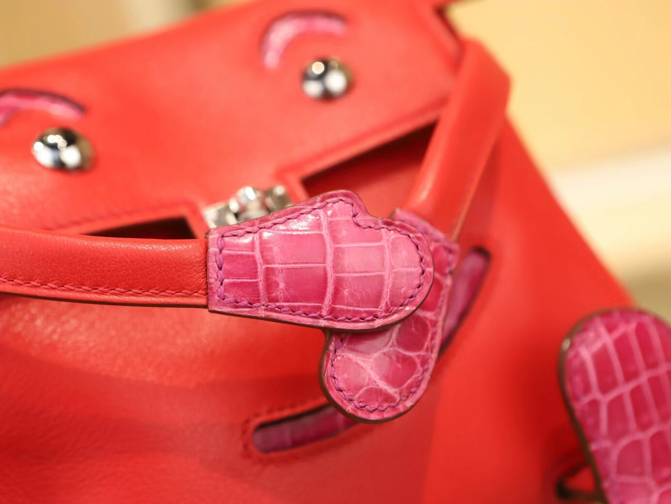 全手缝 Symode Hermes Kelly Doll 16CM S3心红色Swift皮拼J5天方夜谭粉亮面方块鳄鱼皮