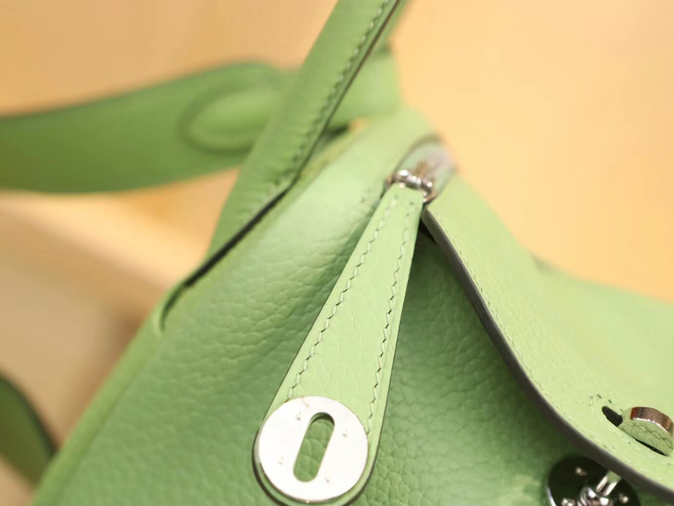 爱马仕女包价格 Hermes Mini Lindy19CM 3i牛油果绿TC皮迷你琳迪包