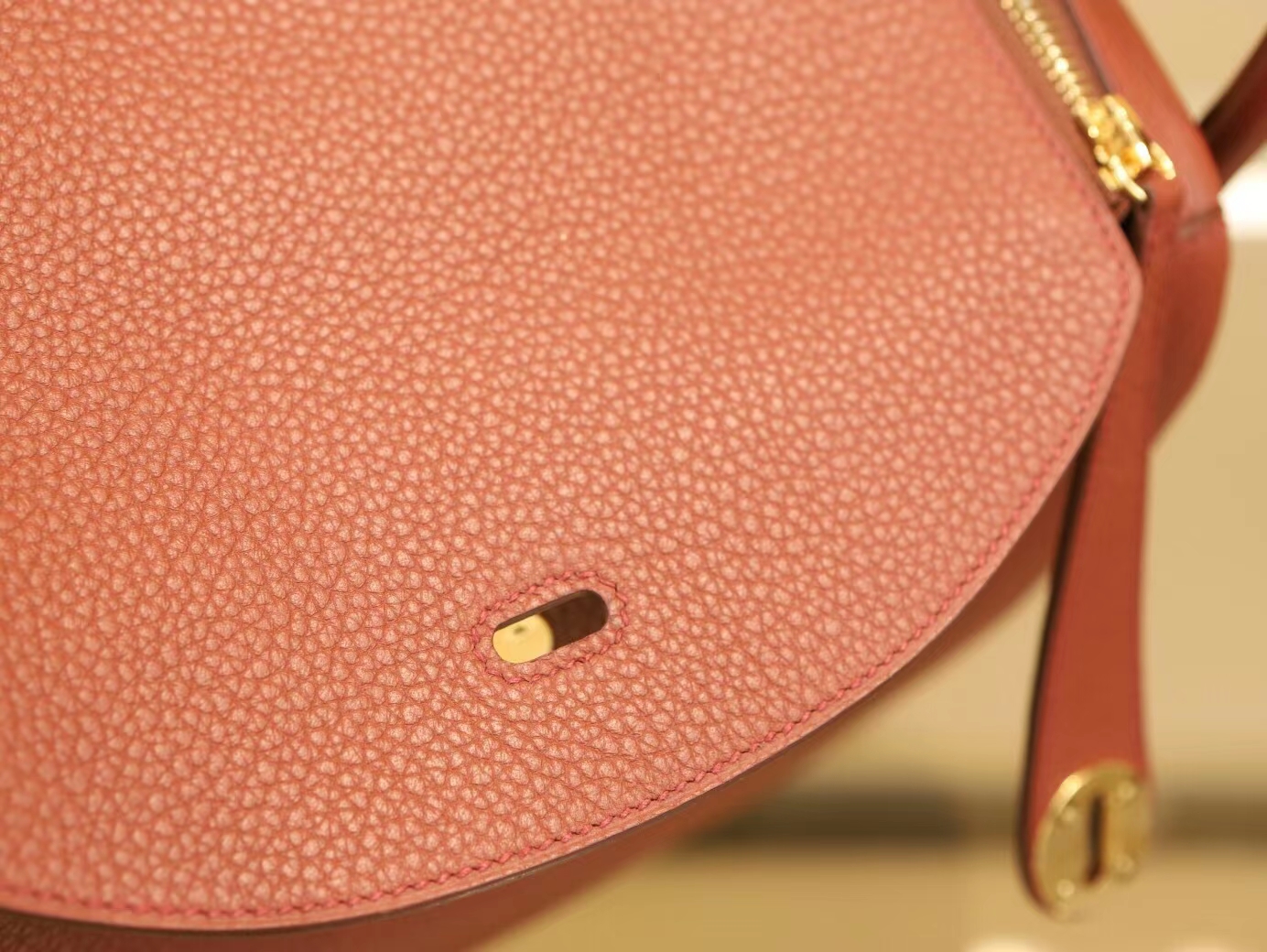 爱马仕琳迪包价格 Hermes Lindy30CM 6c古铜金TC牛皮单肩包 金扣