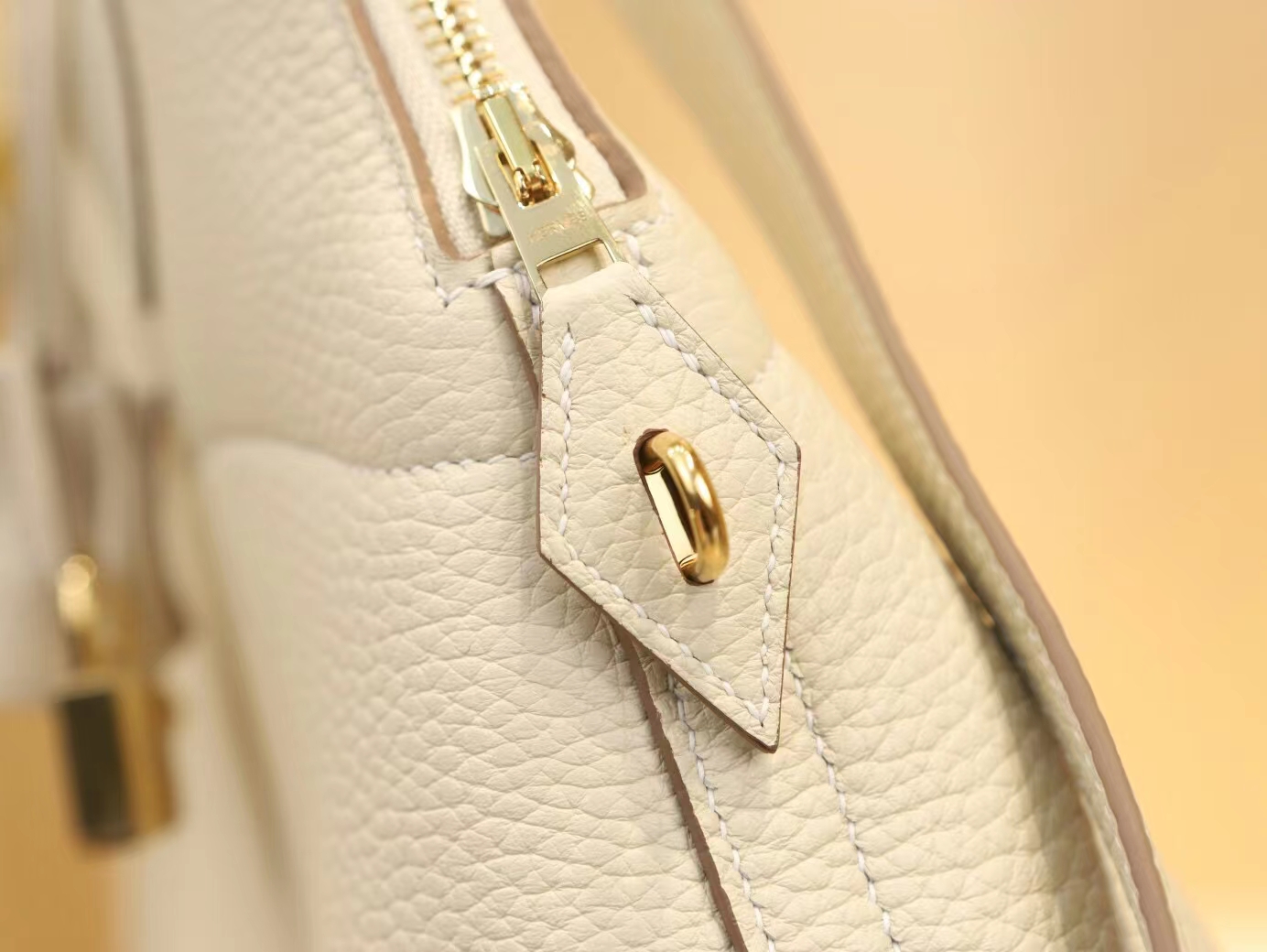 爱马仕女包批发 Hermes bolide 31CM TC牛皮奶昔白CC10保龄包 金扣