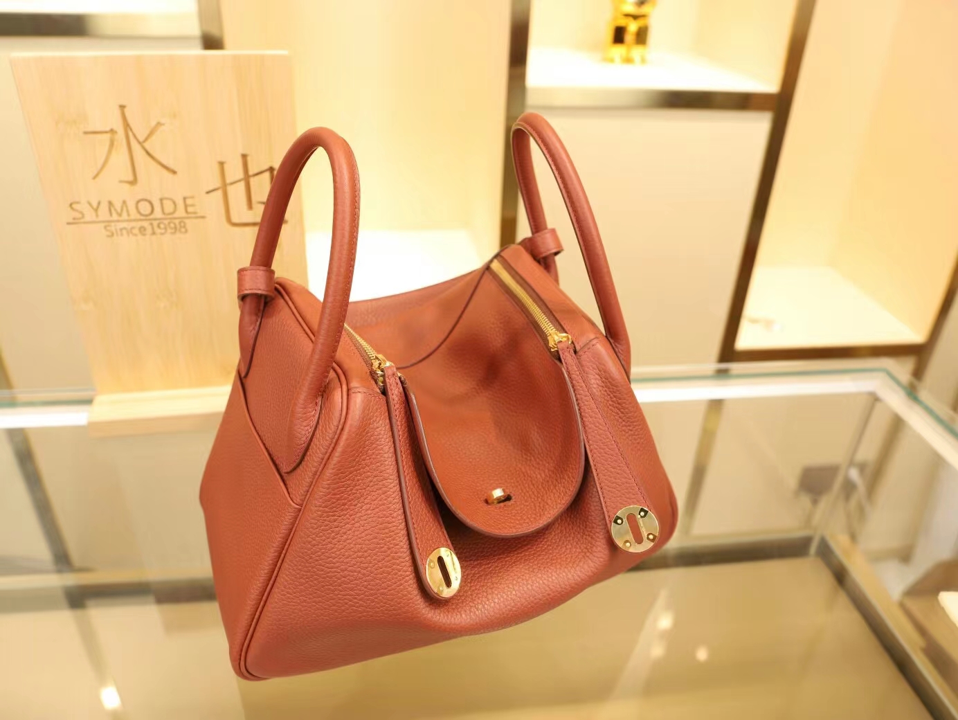 爱马仕琳迪包价格 Hermes Lindy30CM 6c古铜金TC牛皮单肩包 金扣