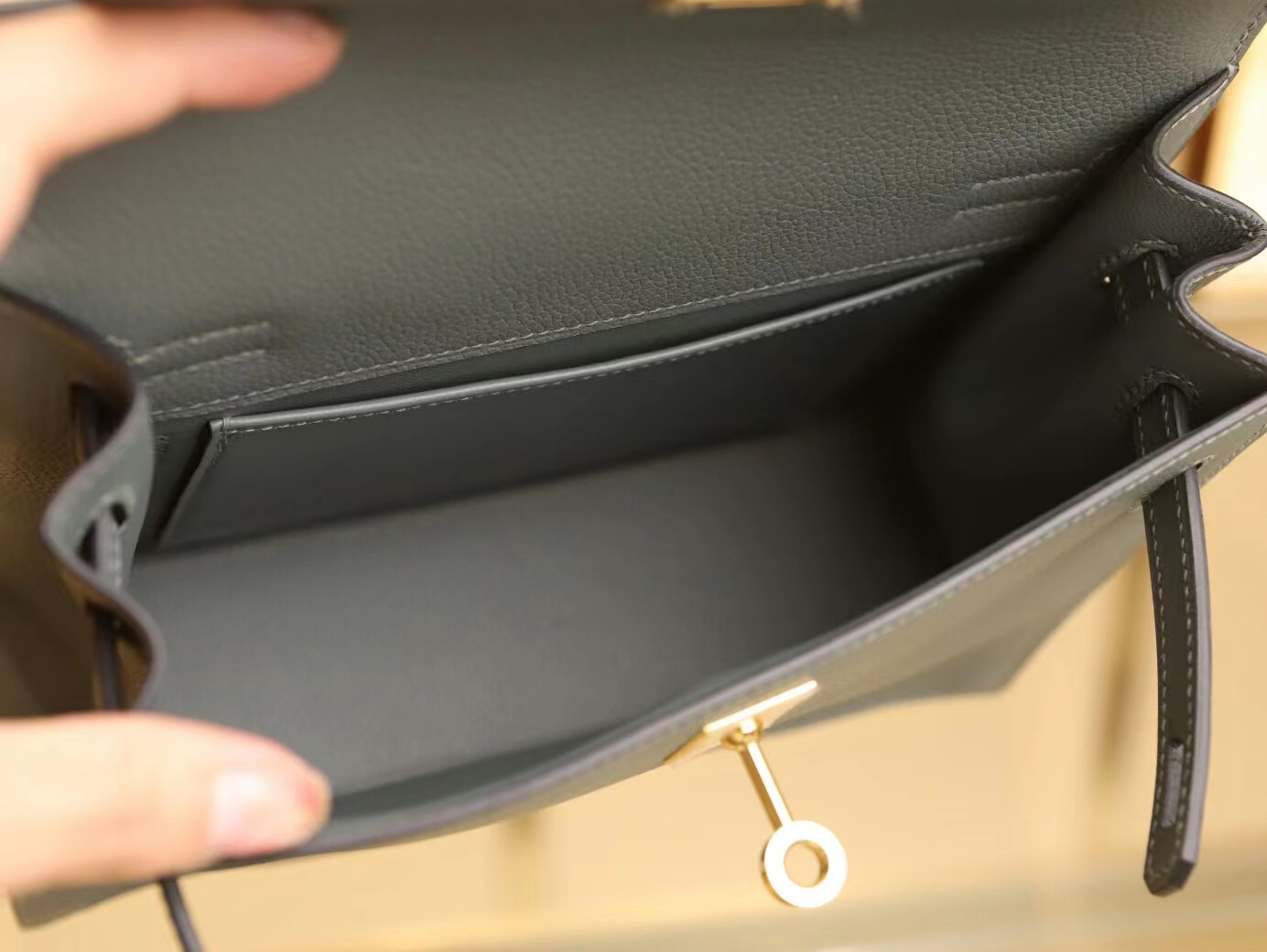 Hermes Kelly Danse22CM 爱马仕63杏绿色Vert Amande跳舞包 金扣
