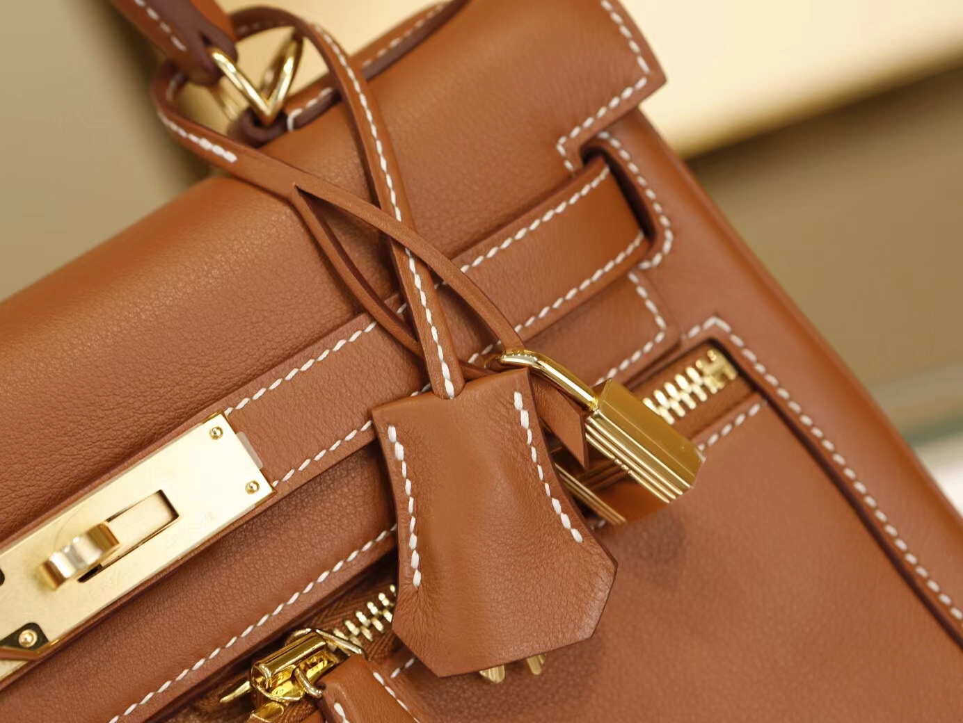 爱马仕新款女包 Hermes Kelly Lakis 28CM 金棕色Swift小牛皮凯莉包 金扣