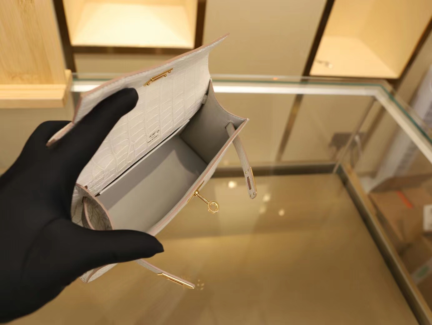 爱马仕Hermes Mini Kelly22CM 8L冰川白雾面方块鳄鱼皮一代迷你凯莉包