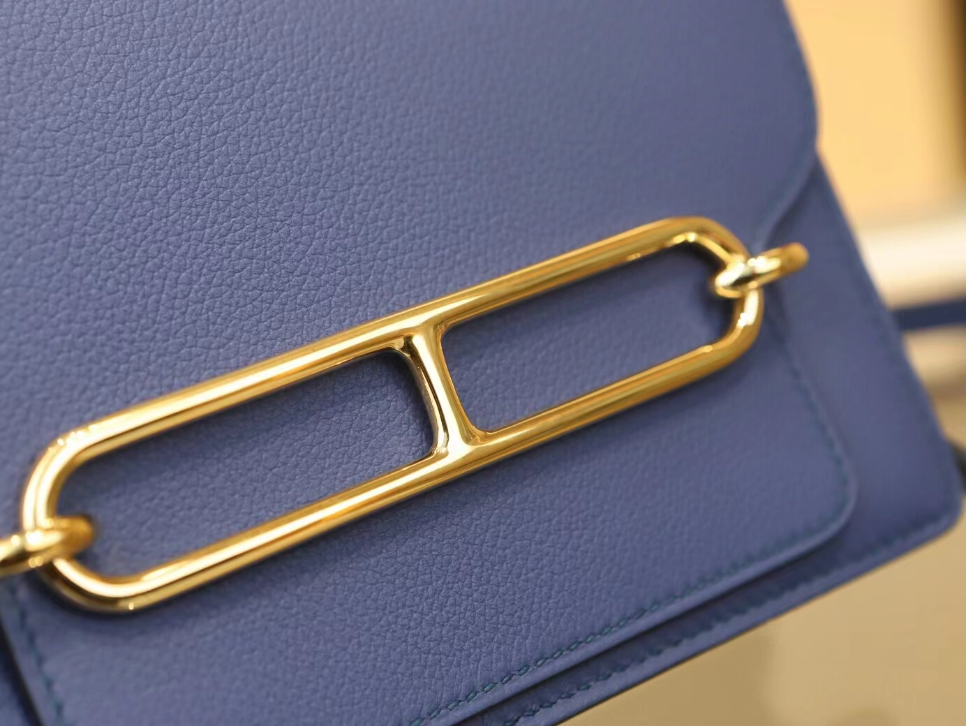 水也名品 Hermes Roulis18CM  爱马仕7E明蓝色Evercolor皮猪鼻子包斜挎包 金扣