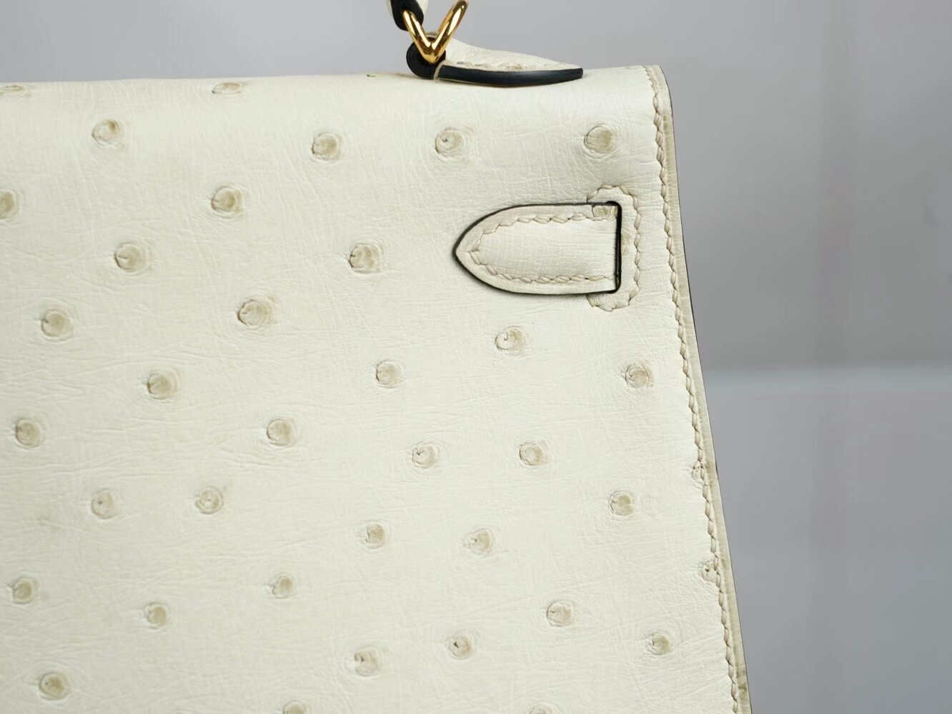 爱马仕迷你凯莉包二代 Hermes Mini Kelly19CM I2奶油白Nata鸵鸟皮 金扣