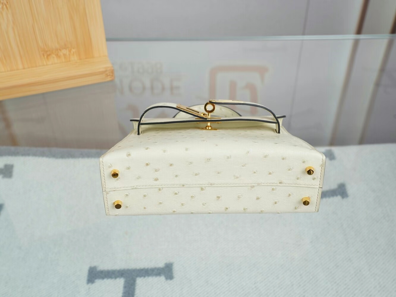 爱马仕迷你凯莉包二代 Hermes Mini Kelly19CM I2奶油白Nata鸵鸟皮 金扣