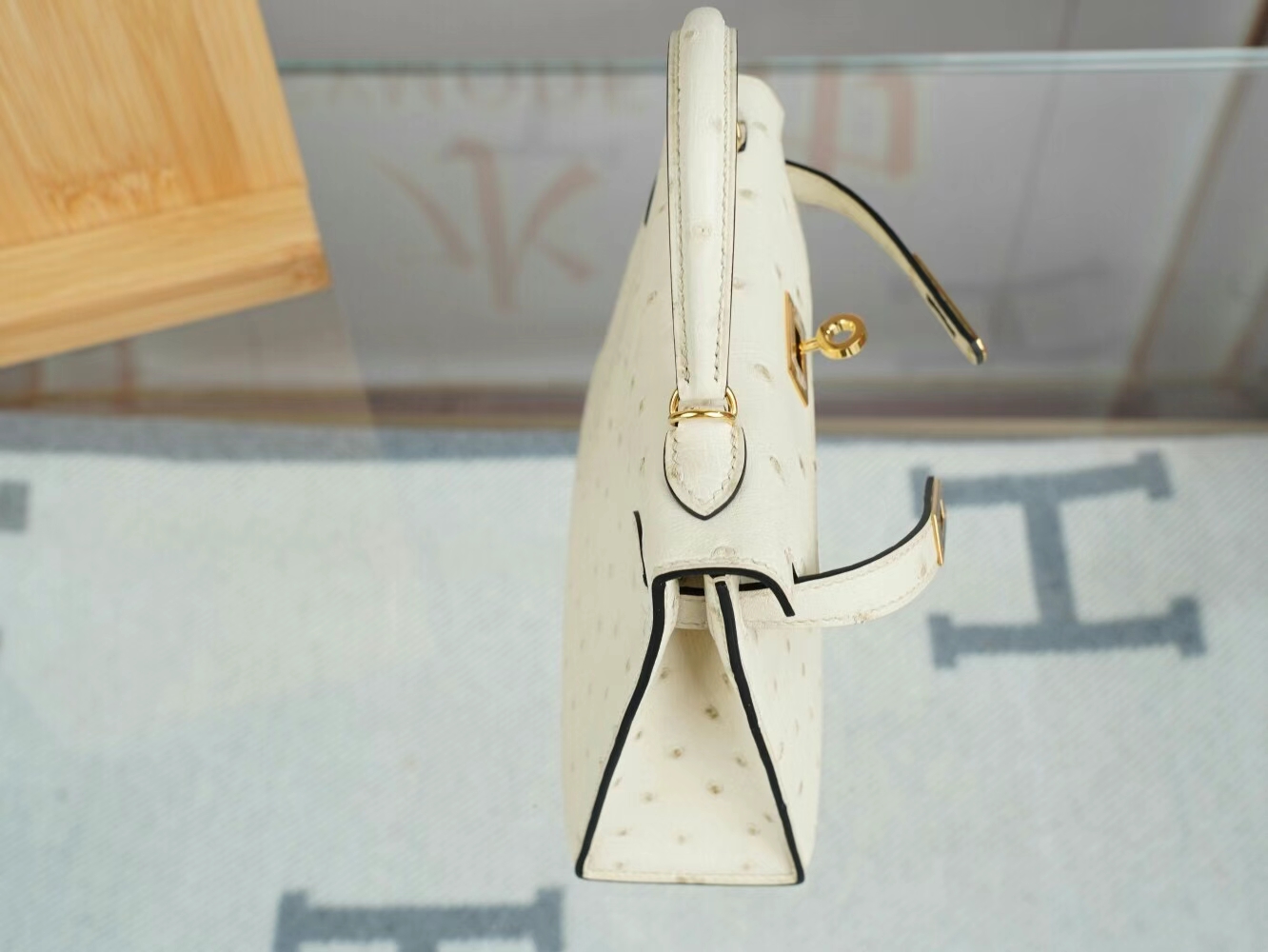 爱马仕迷你凯莉包二代 Hermes Mini Kelly19CM I2奶油白Nata鸵鸟皮 金扣