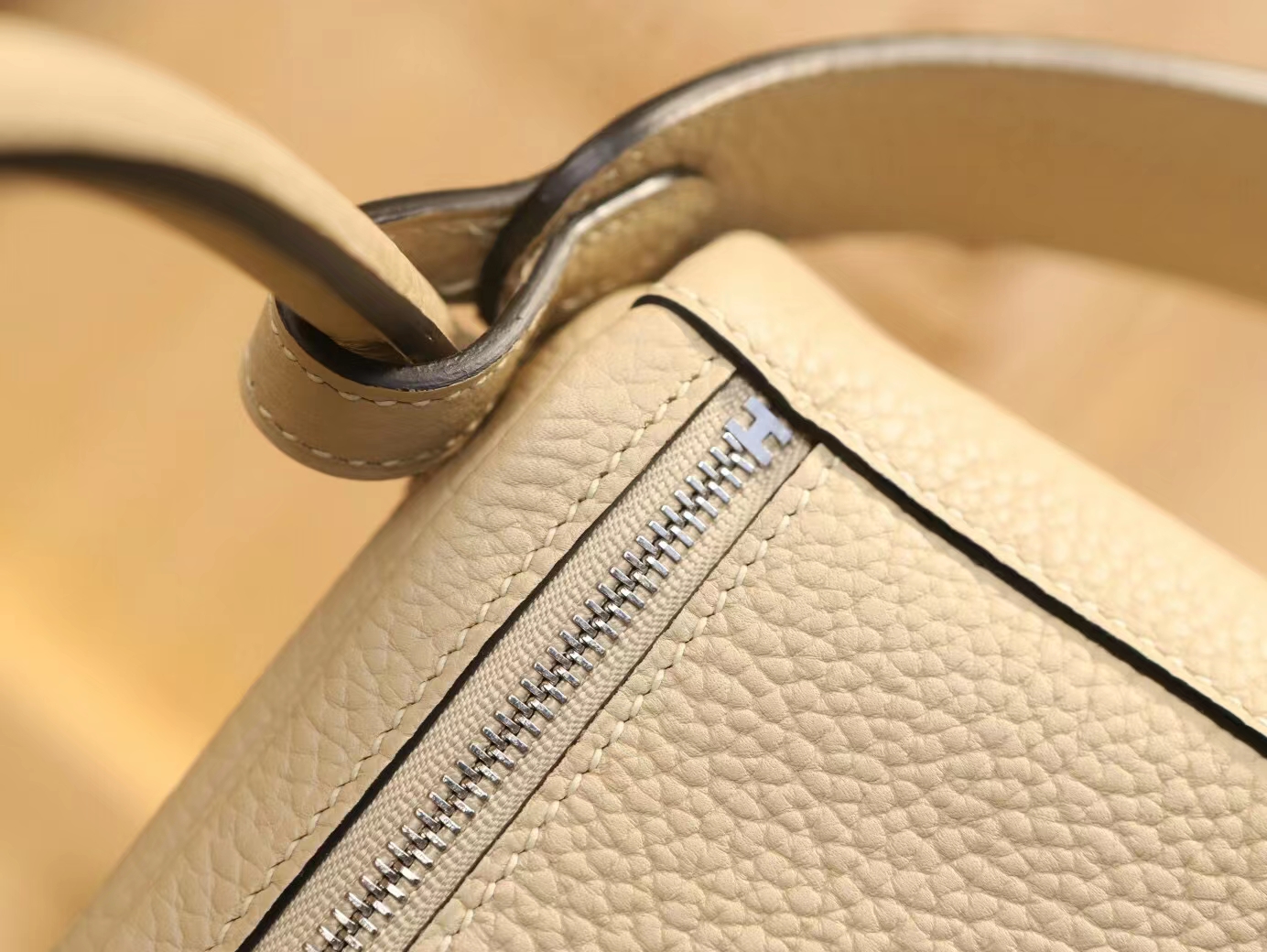 爱马仕琳迪包价格 Hermes Lindy26CM S2风衣灰Trench TC牛皮 银扣