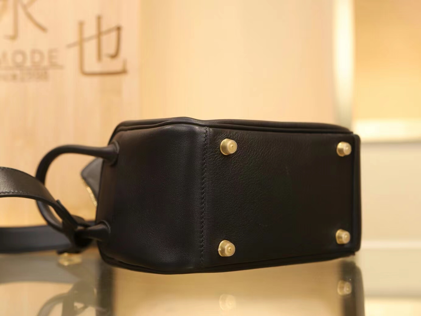 水也名品 Hermes Mini Lindy19CM 爱马仕89黑色Swift皮迷你琳迪包 金扣