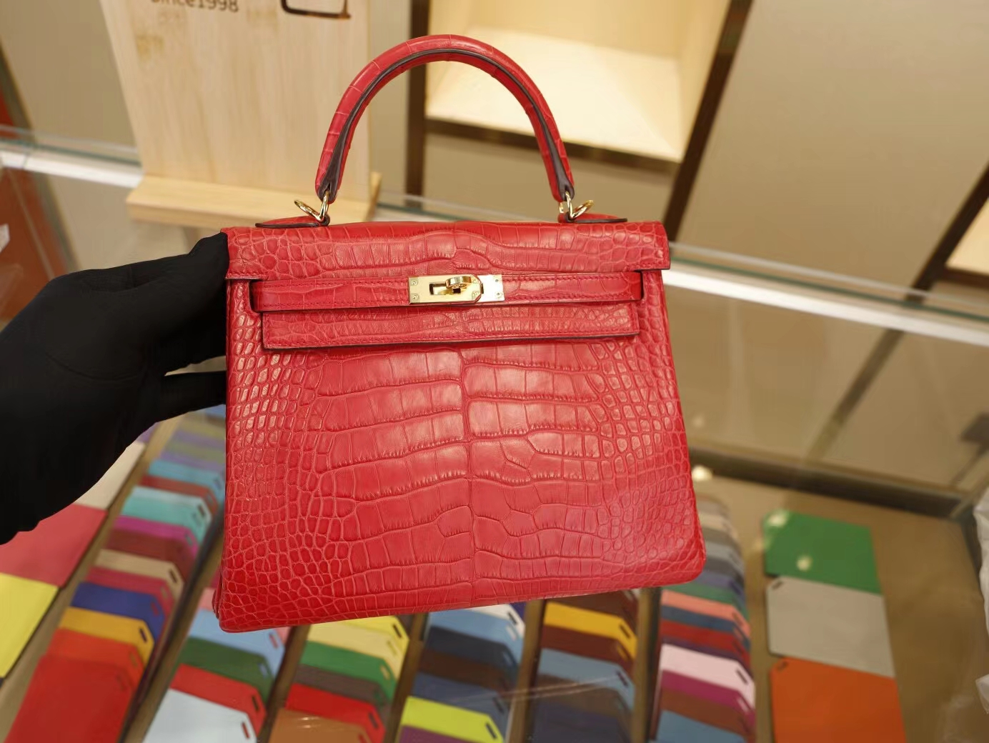 爱马仕鳄鱼包定制 Hermes Kelly 25CM I6极致粉雾面方块鳄鱼皮凯莉包 金扣