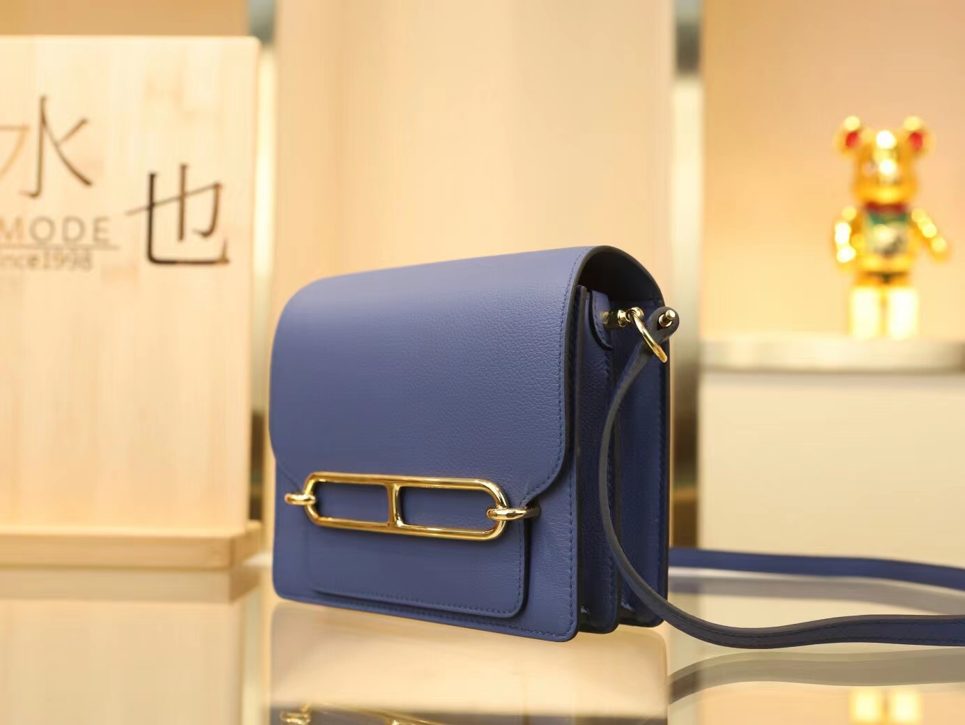水也名品 Hermes Roulis18CM  爱马仕7E明蓝色Evercolor皮猪鼻子包斜挎包 金扣