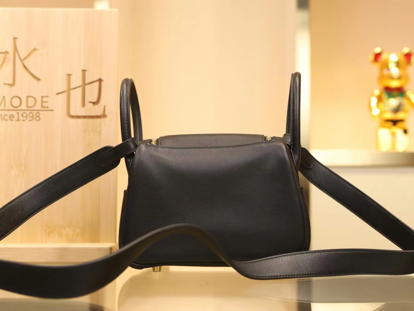 水也名品 Hermes Mini Lindy19CM 爱马仕89黑色Swift皮迷你琳迪包 金扣